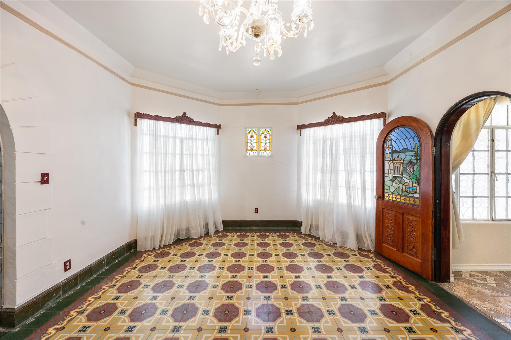 400 W St Charles Ave
