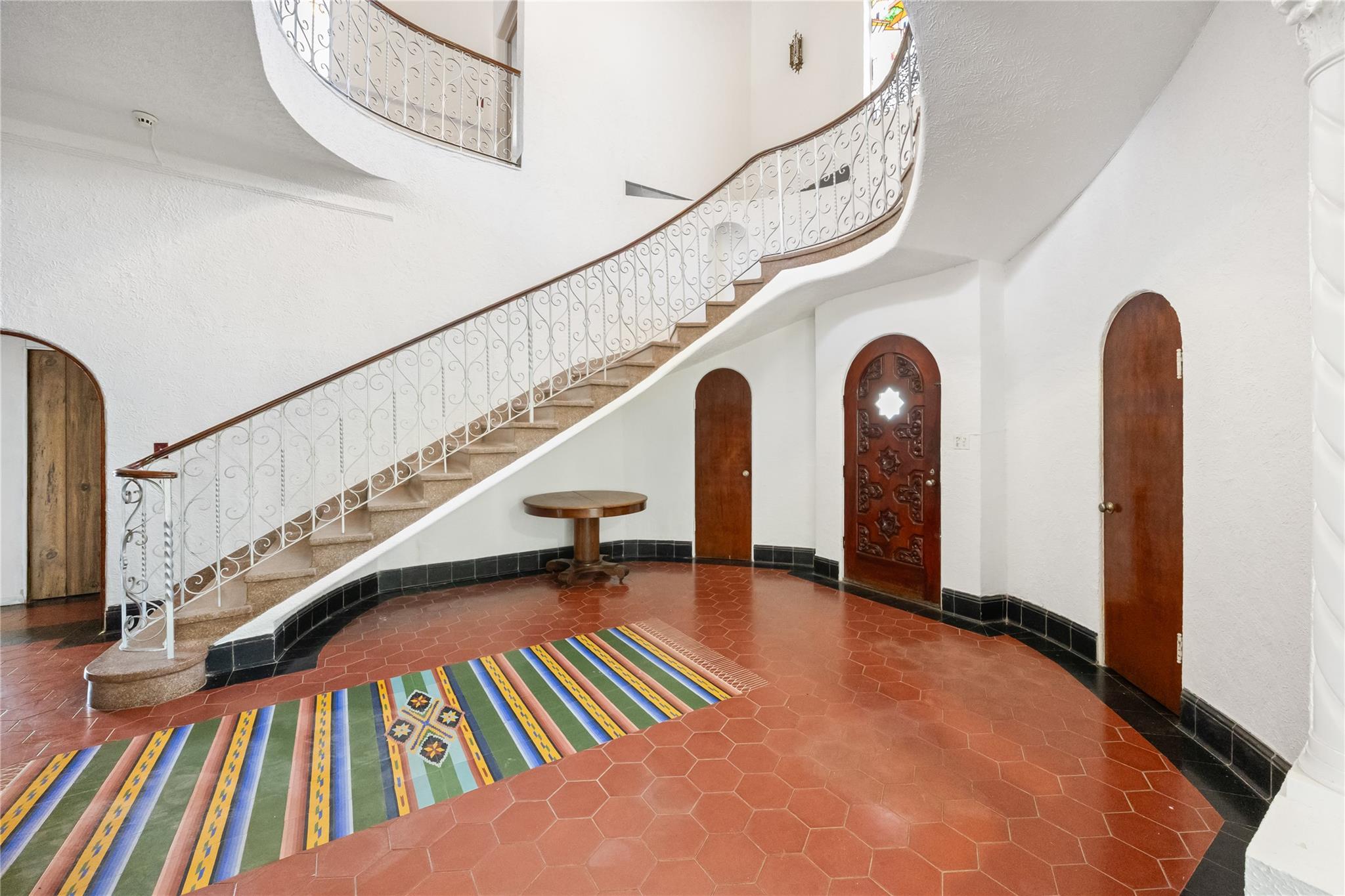 400 W St Charles Ave