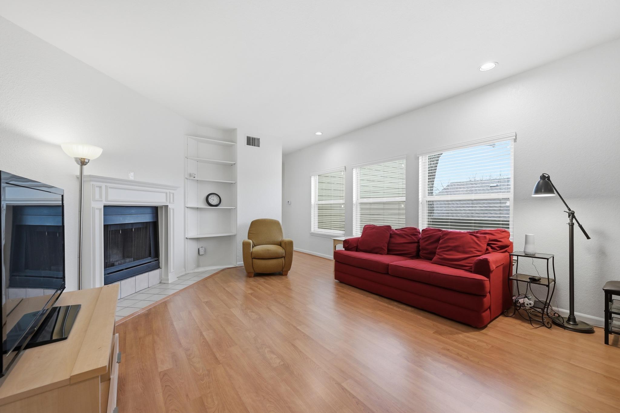 4409 Duval ST # 305