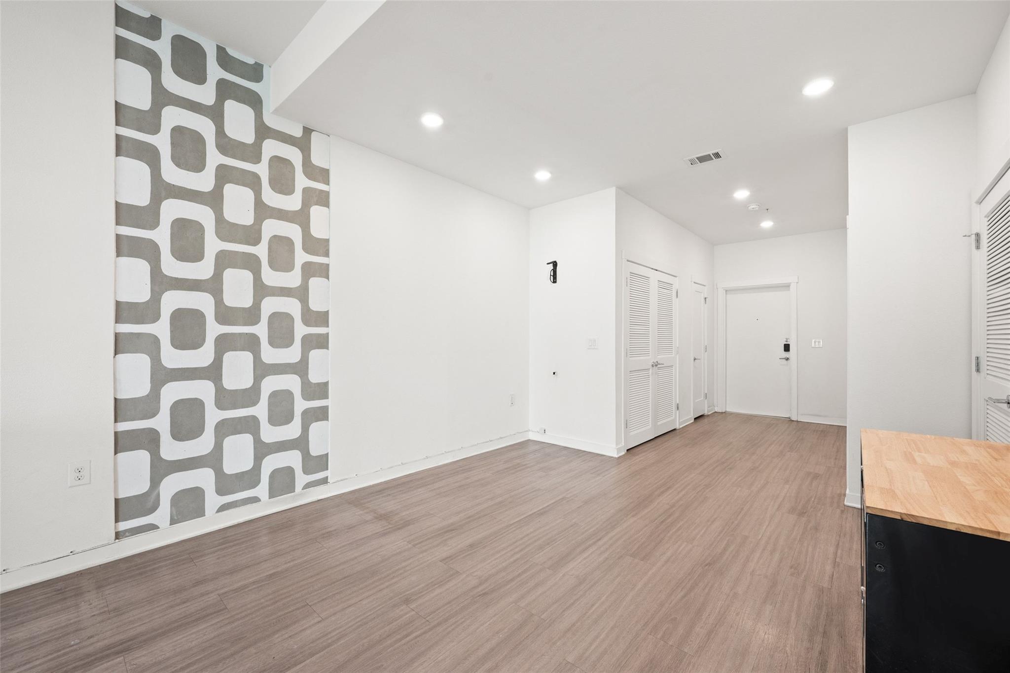 4361 S Congress Ave # 111