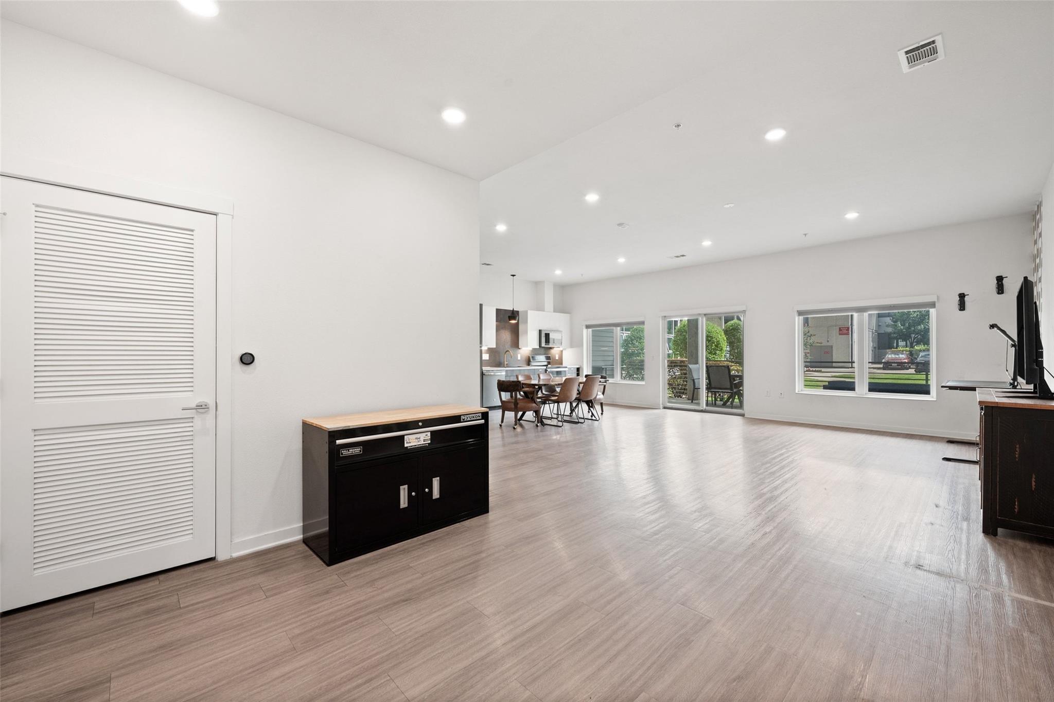 4361 S Congress Ave # 111