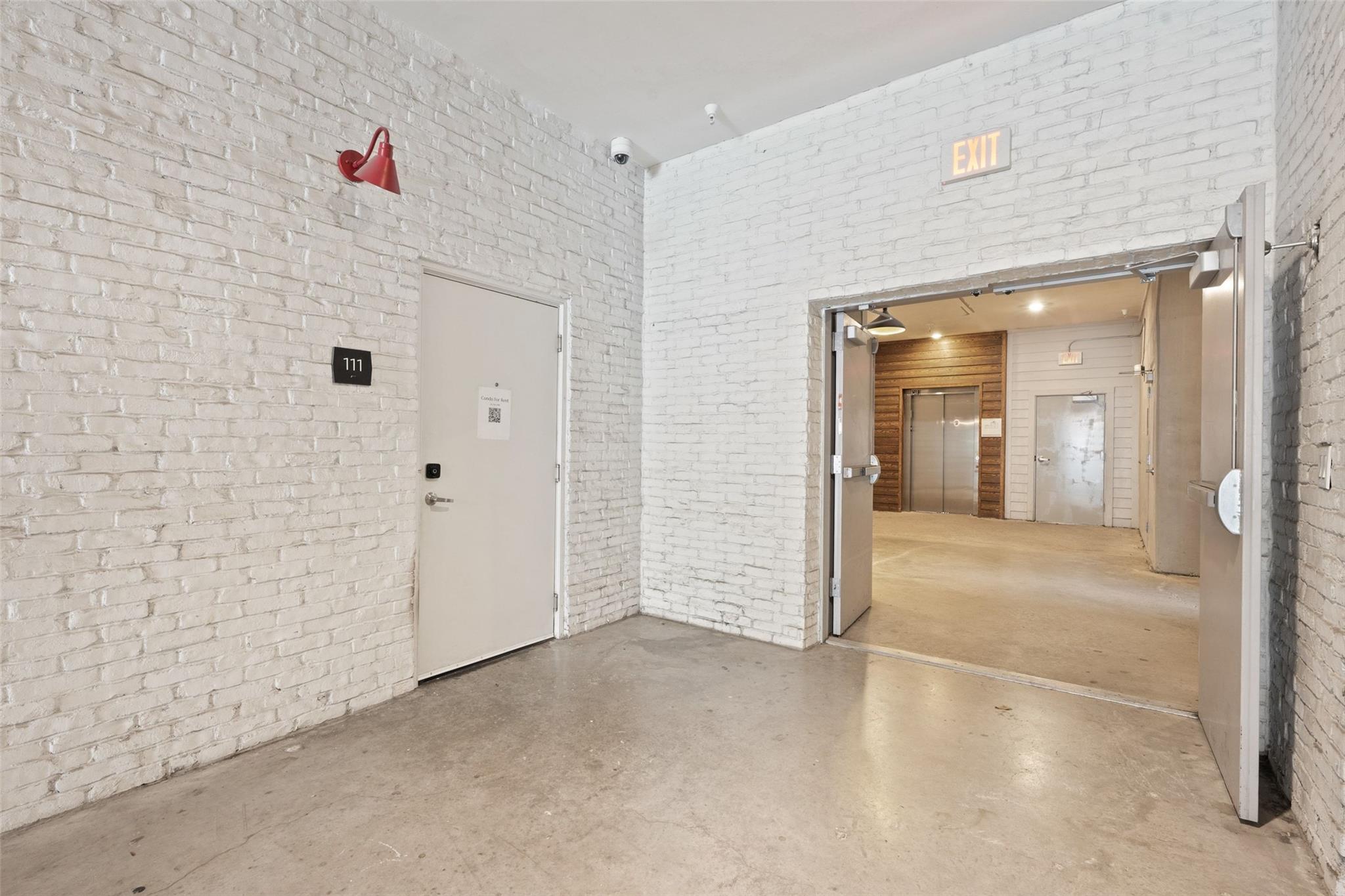4361 S Congress Ave # 111