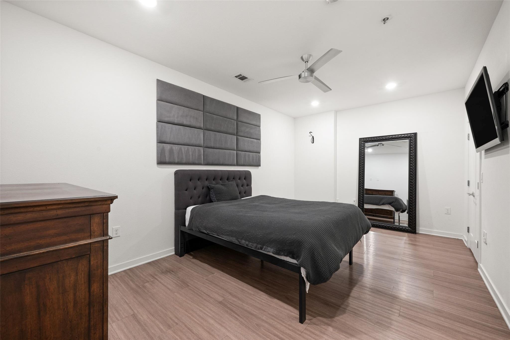 4361 S Congress Ave # 111