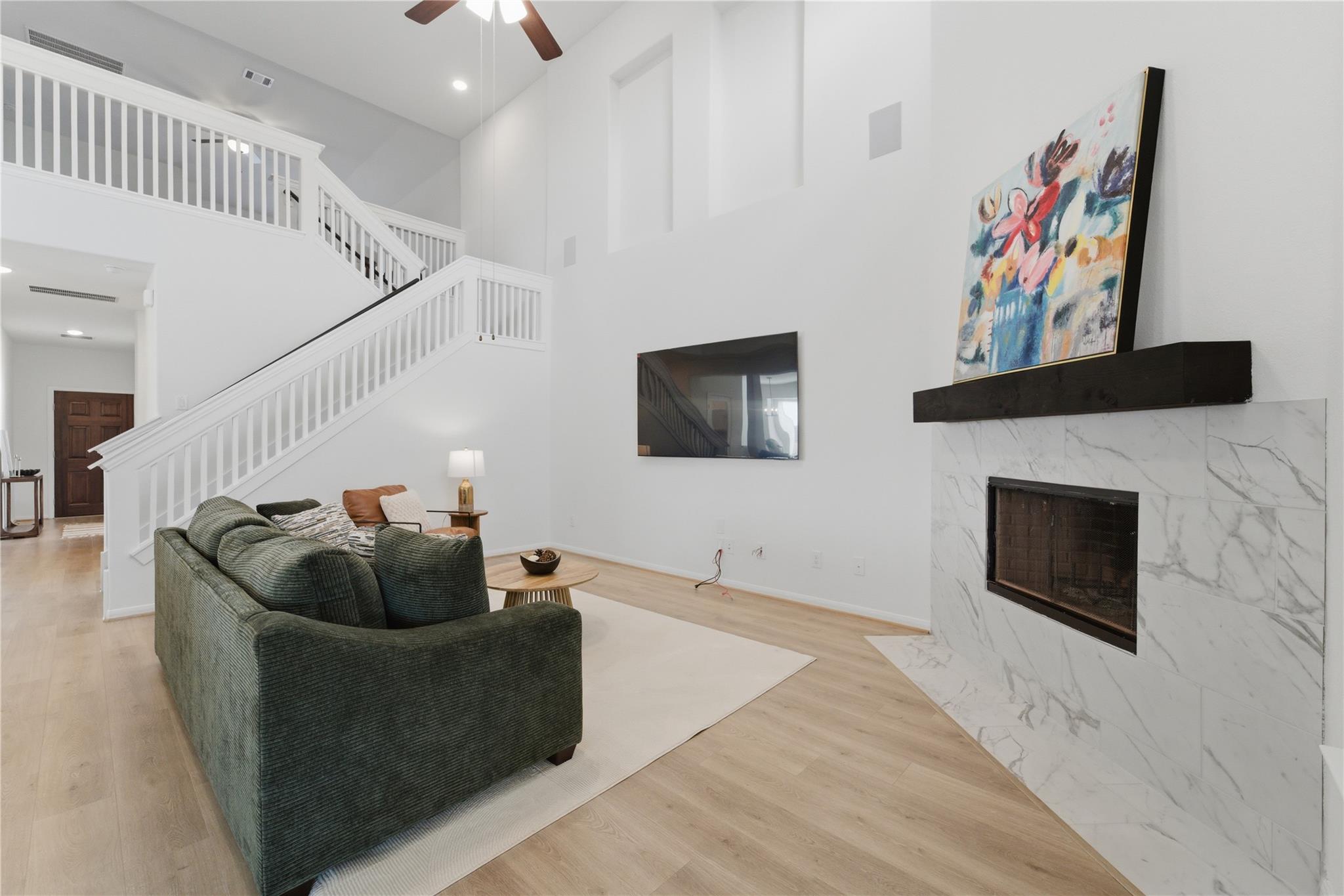 160 Villars DR