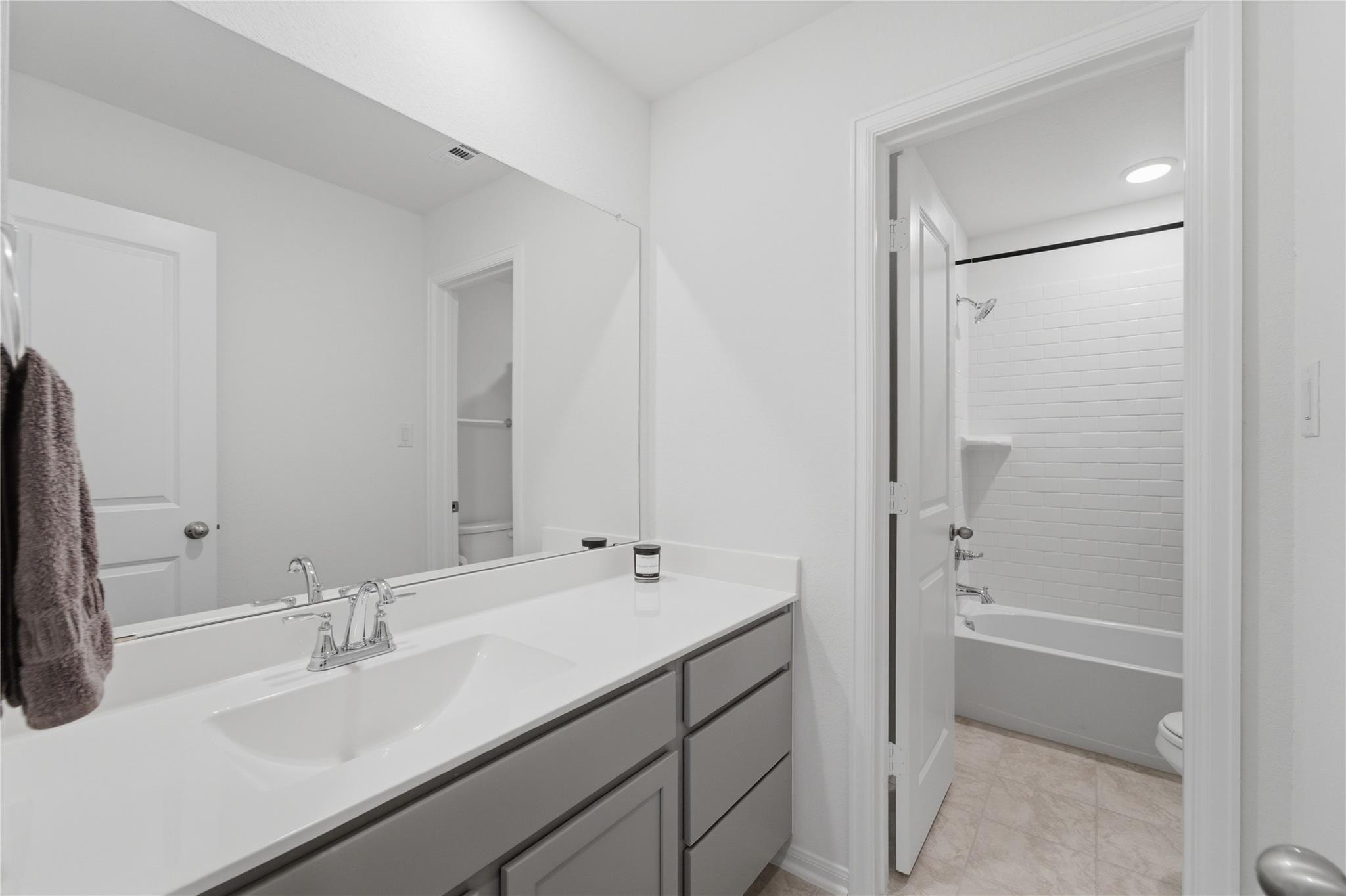 160 Villars DR