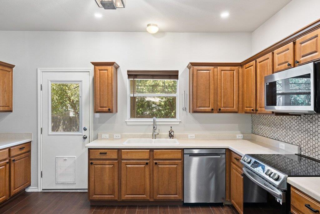 2002 Charlotte Estates DR