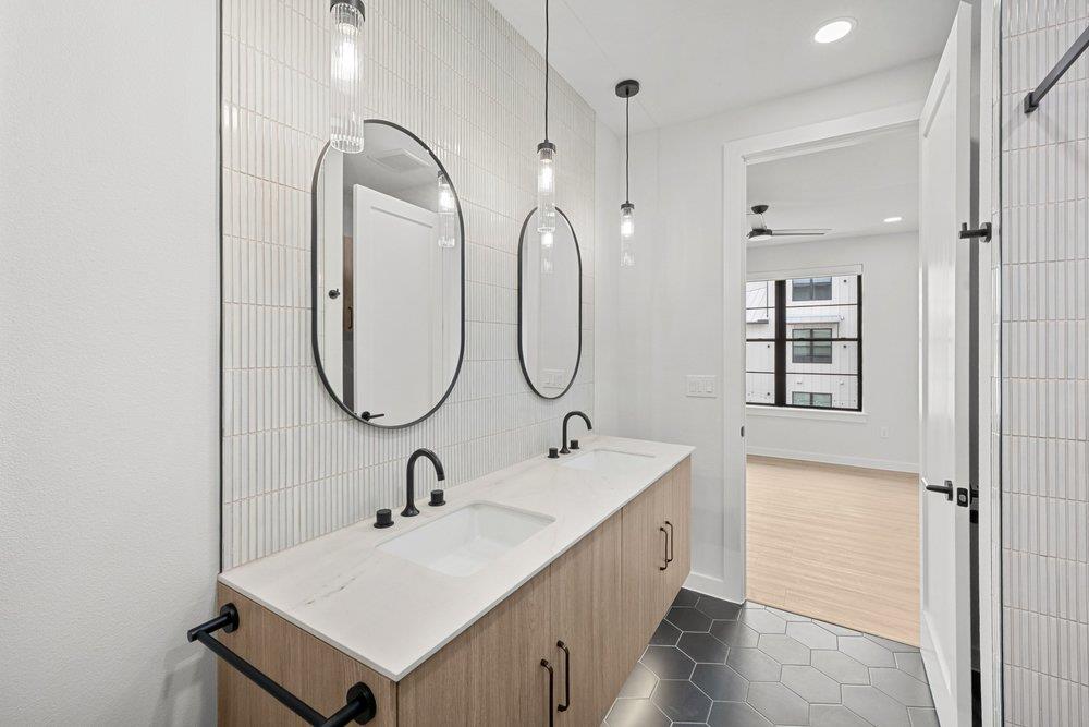 630 Central PKWY Unit: 1205/1206