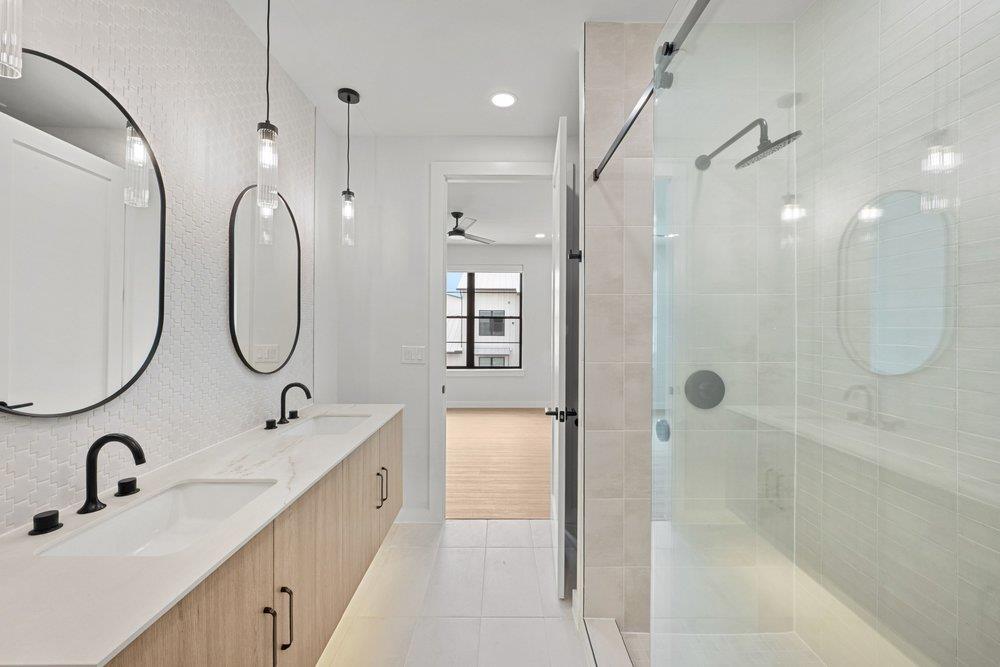 630 Central PKWY Unit: 1205/1206