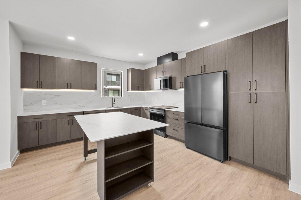 630 Central PKWY Unit: 1205/1206