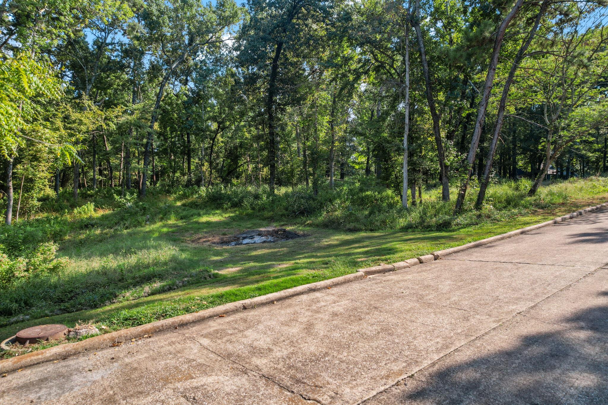 79-80 Lake Oaks CIR