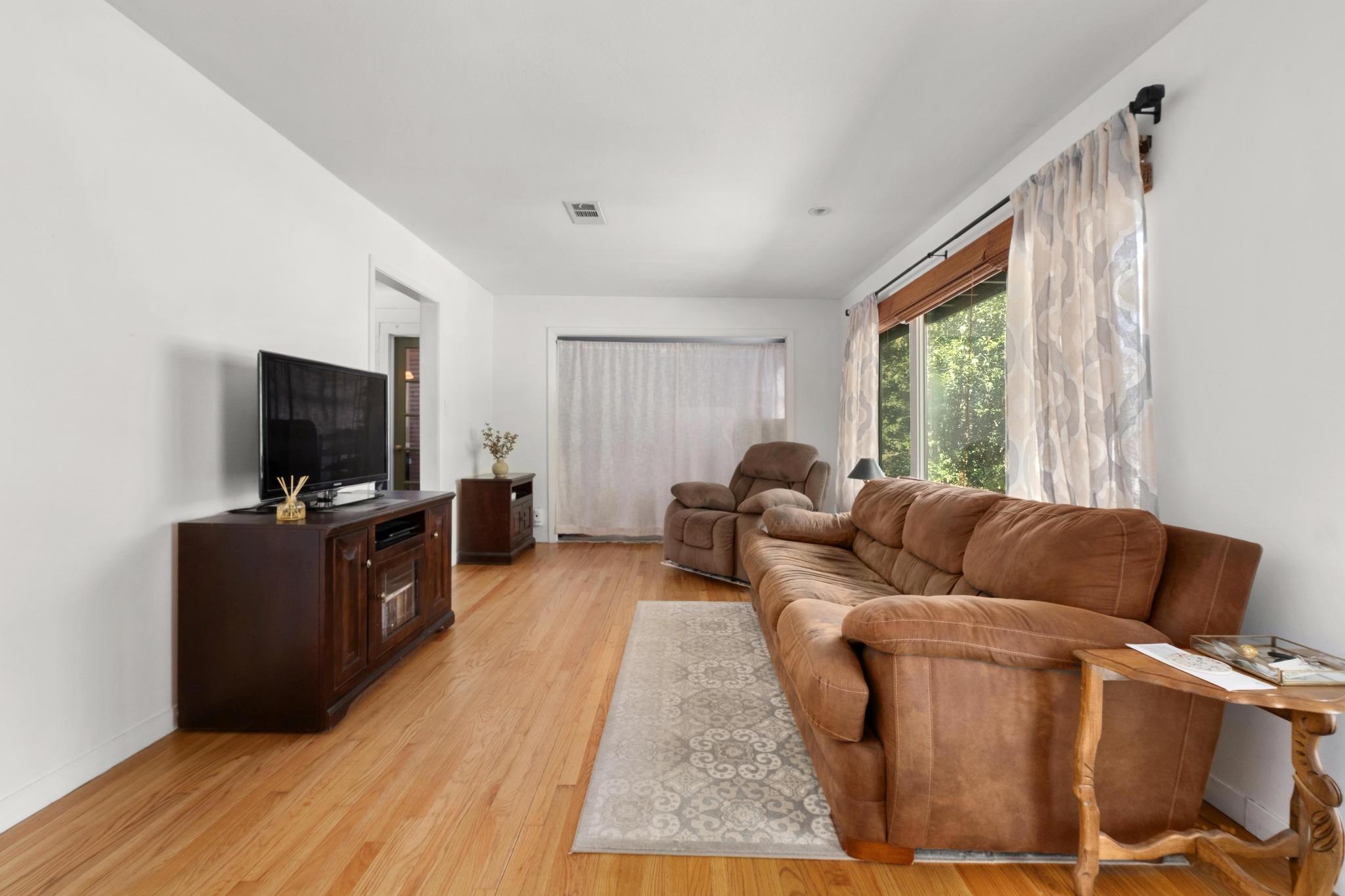 1303 Glencrest DR