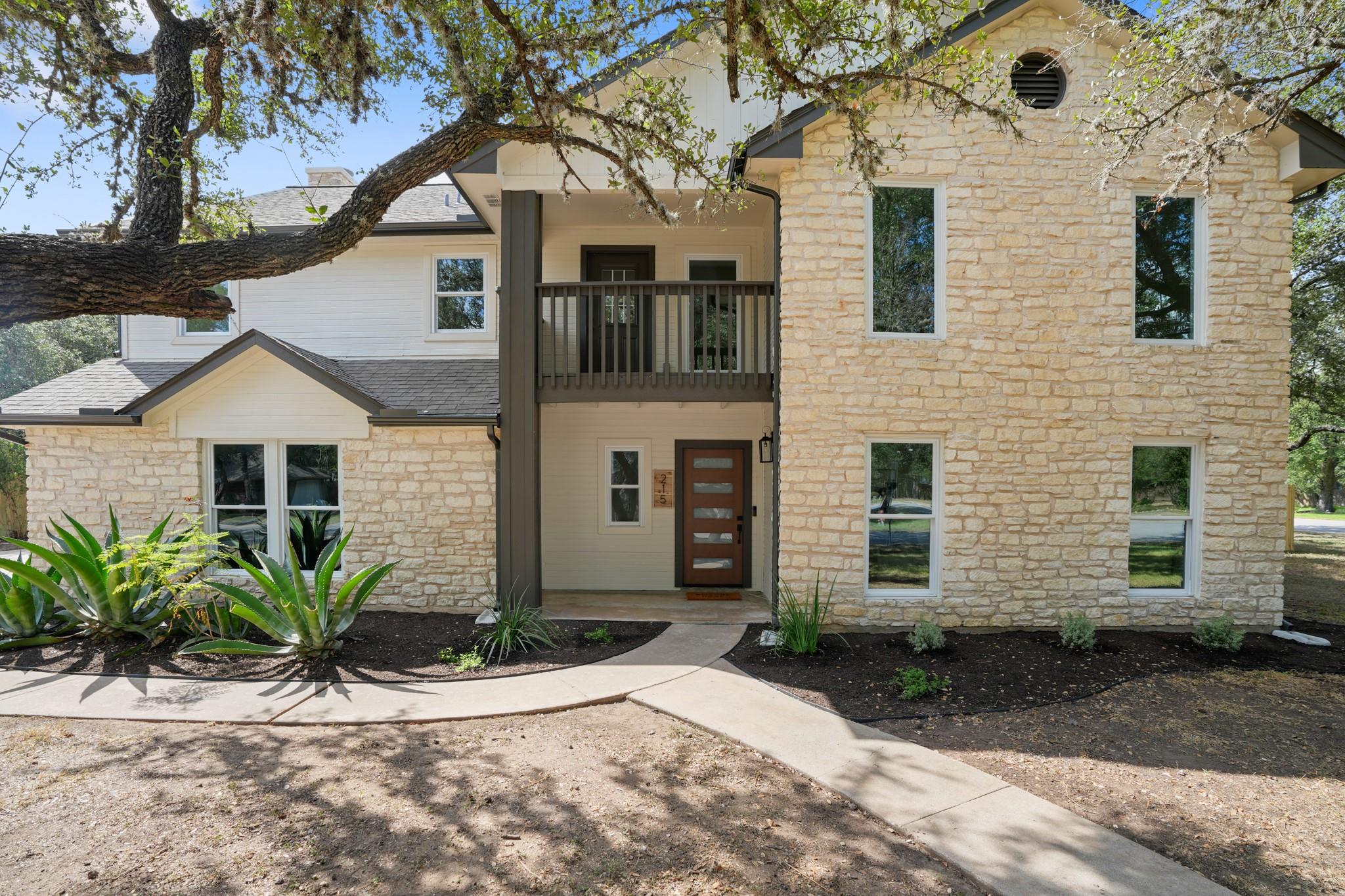 215 Dewberry CV
