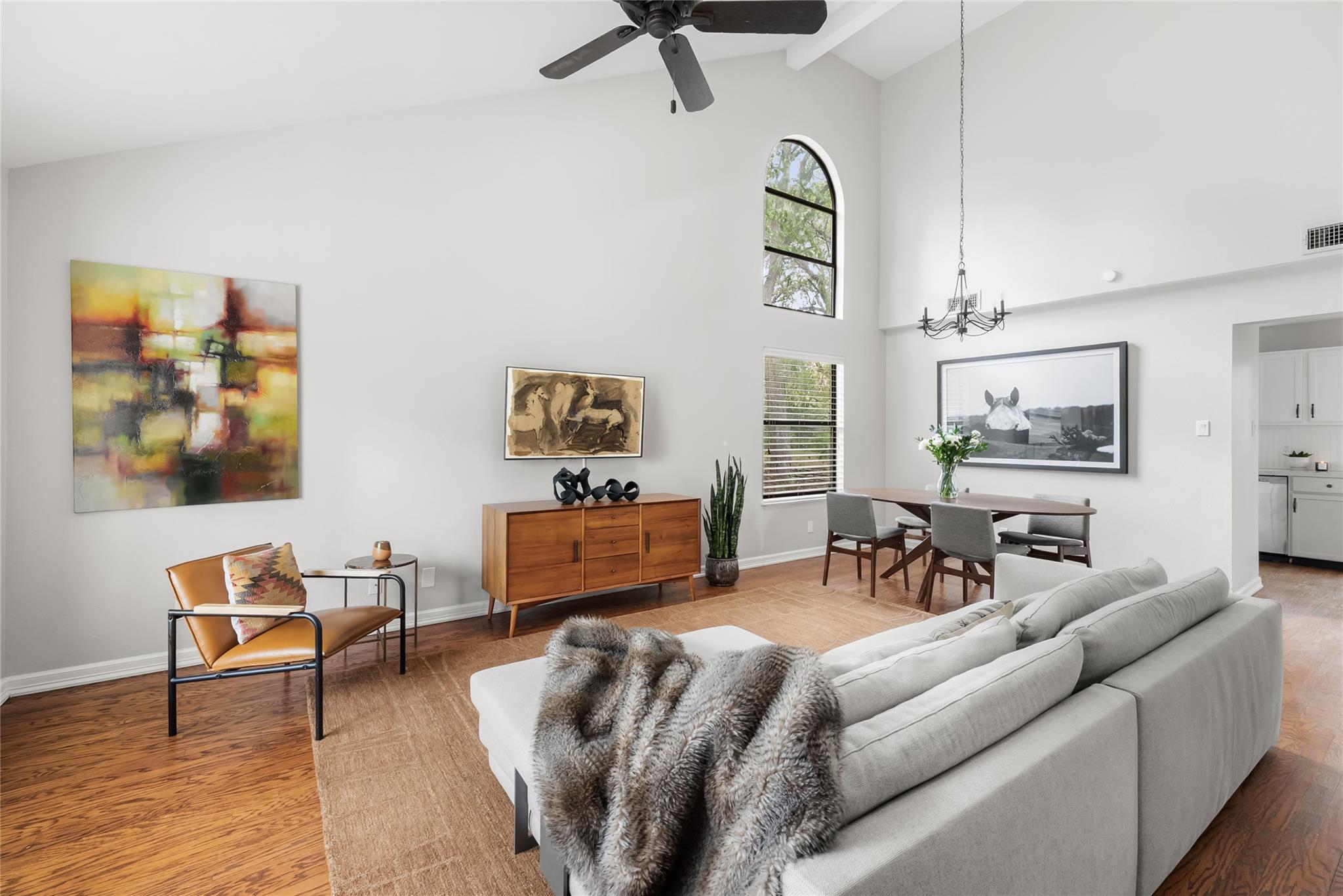 108 W SPRING DR
