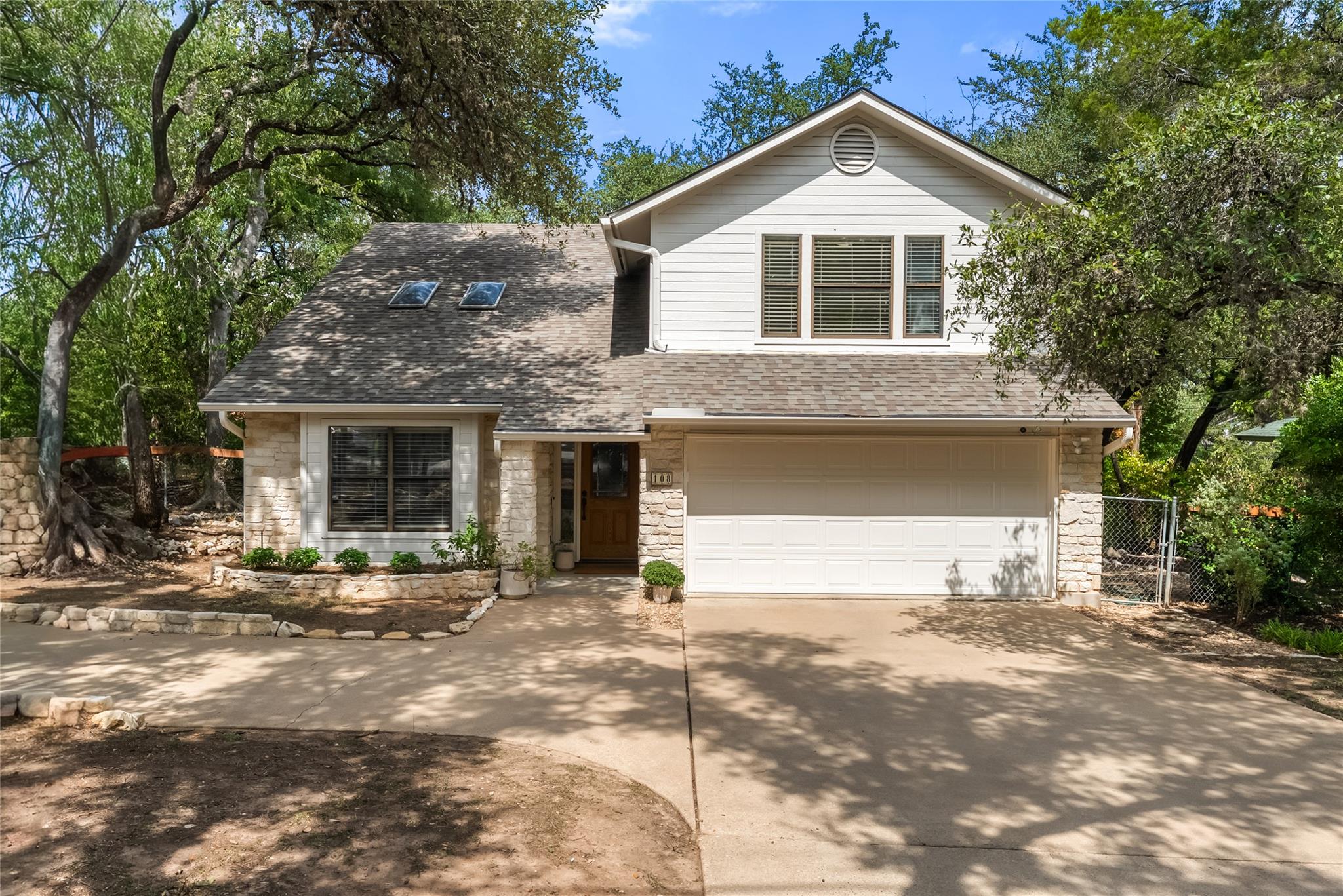 108 W SPRING DR