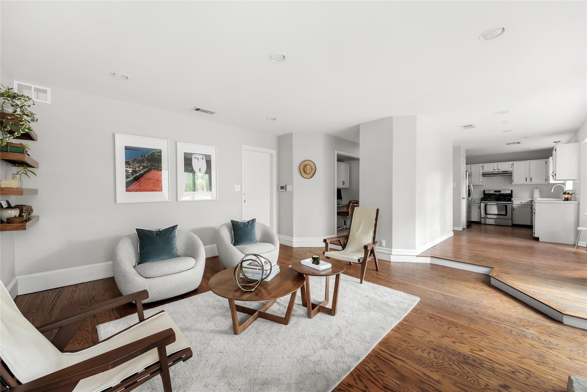 108 W SPRING DR