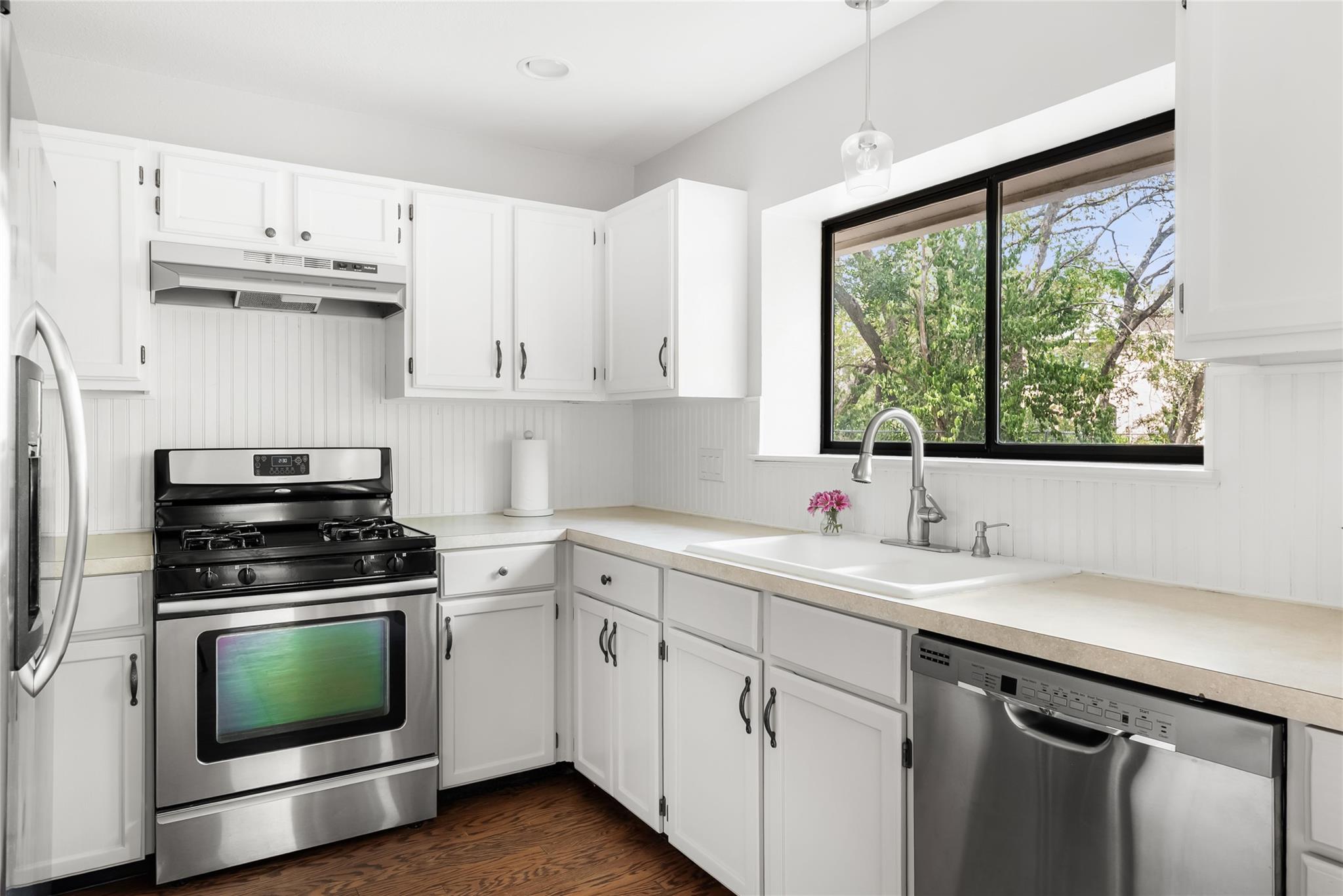 108 W SPRING DR