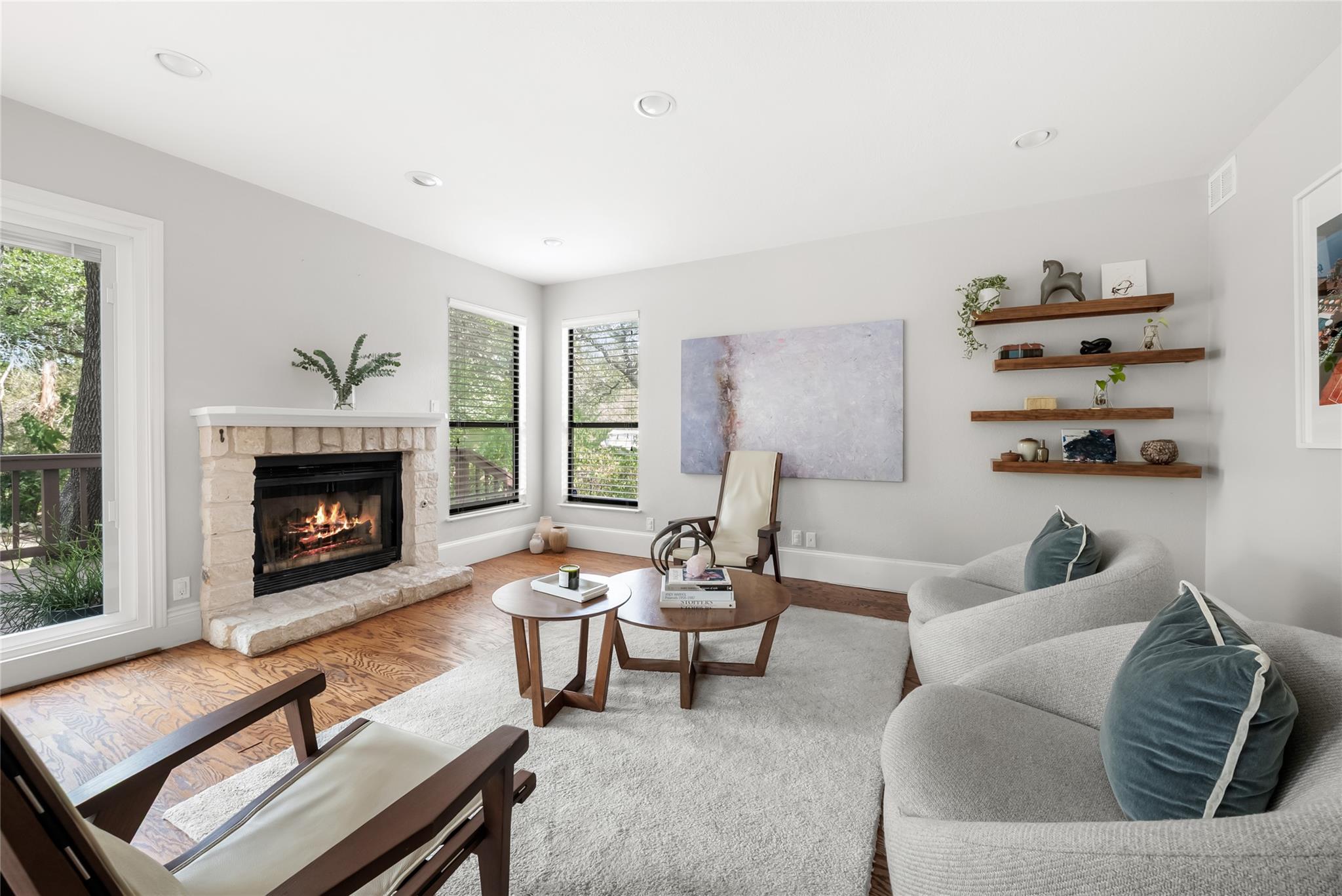 108 W SPRING DR