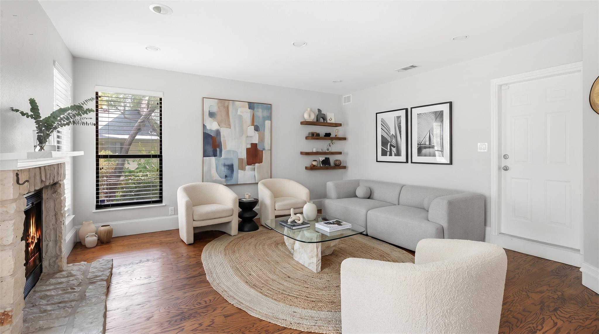 108 W SPRING DR