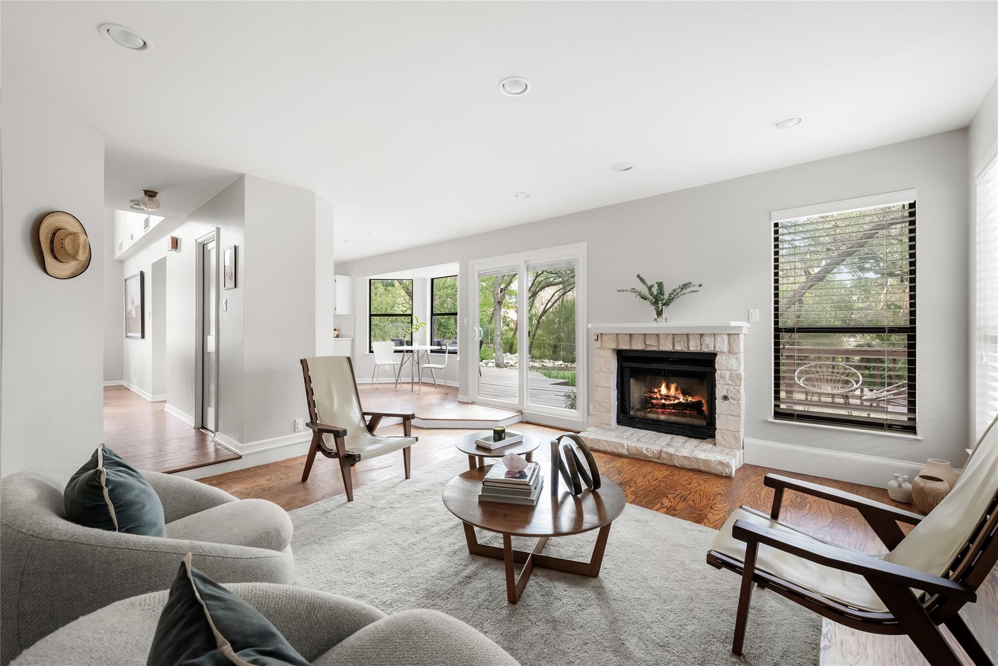 108 W SPRING DR