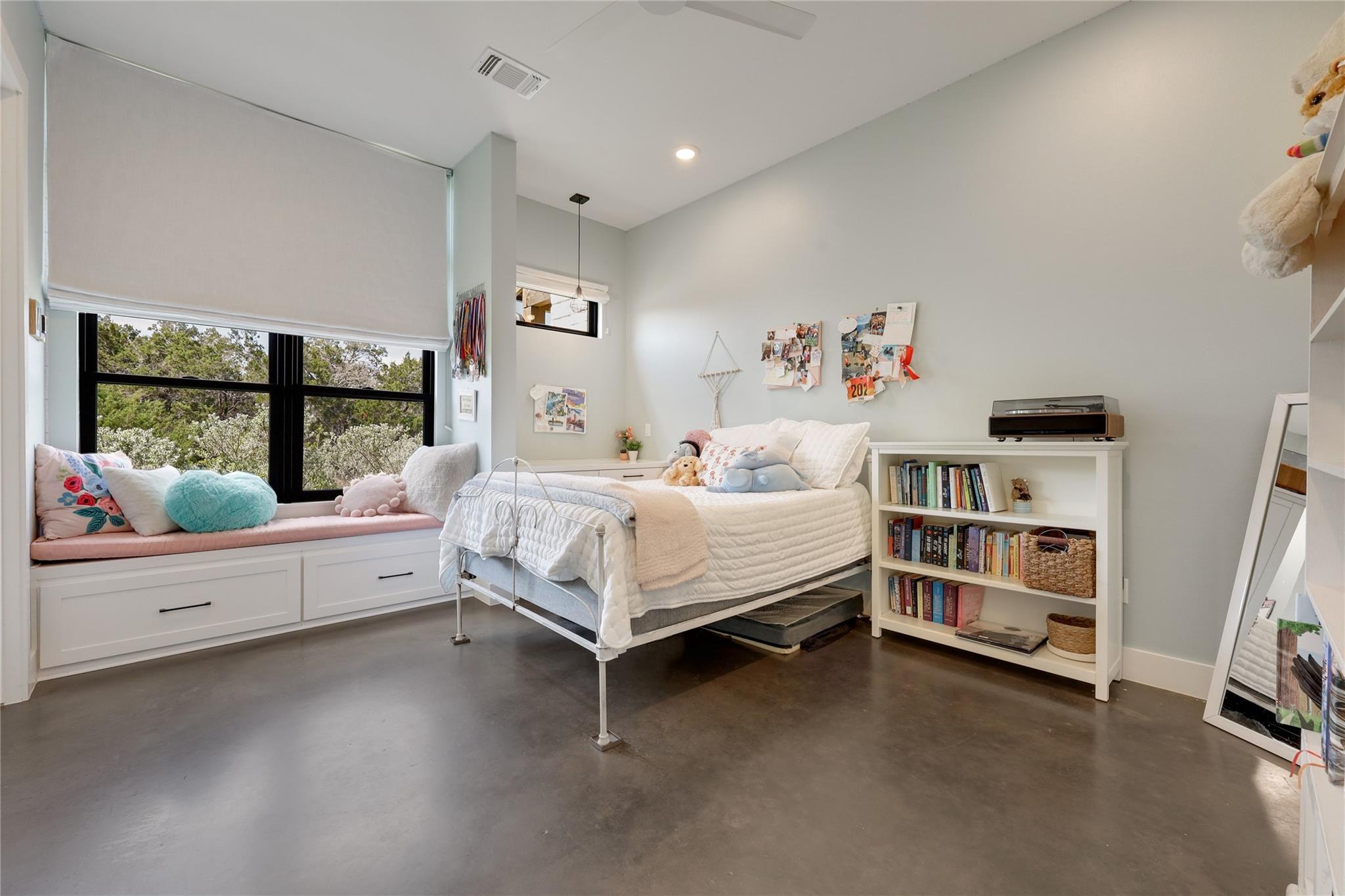 329 Calvary CV