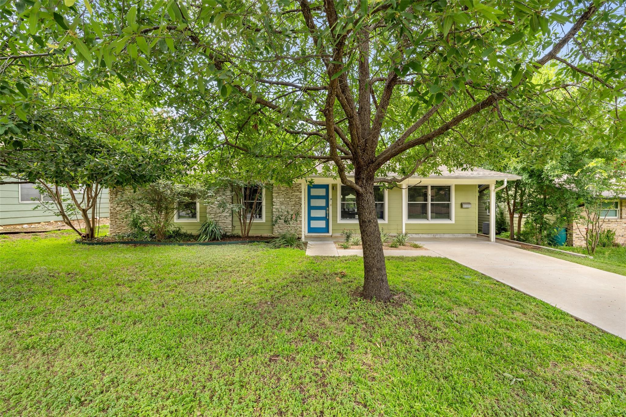 2706 Nottingham LN
