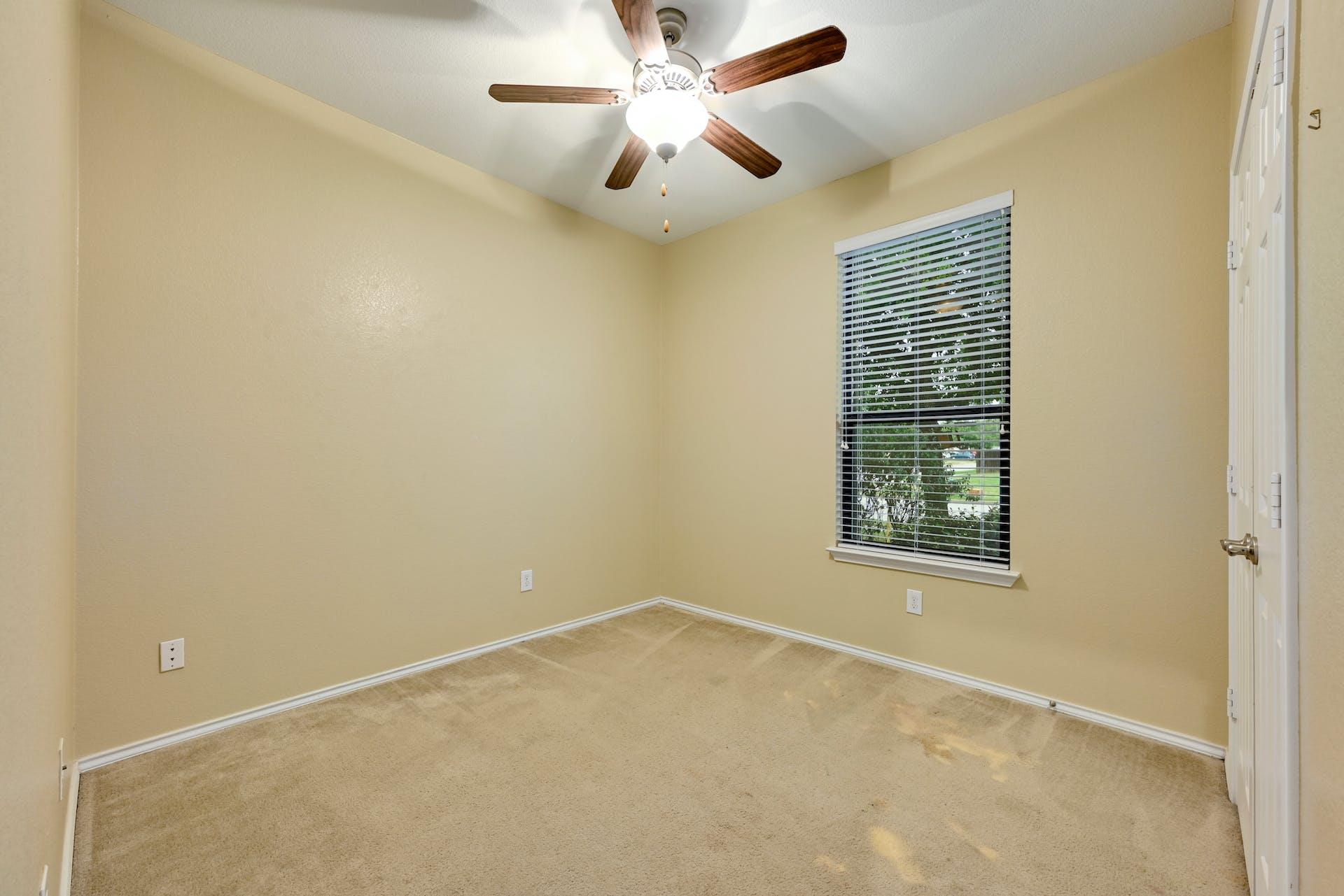 1029 Hyde Park DR