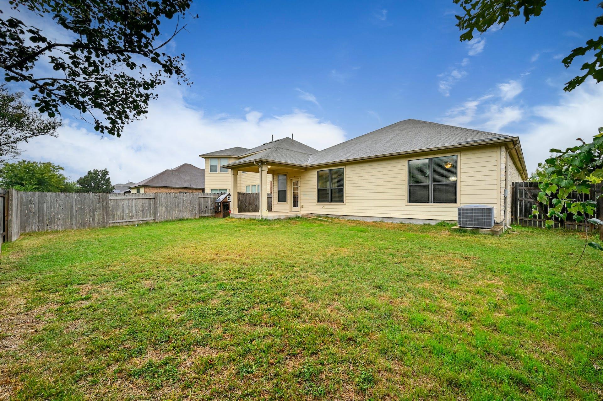 1029 Hyde Park DR