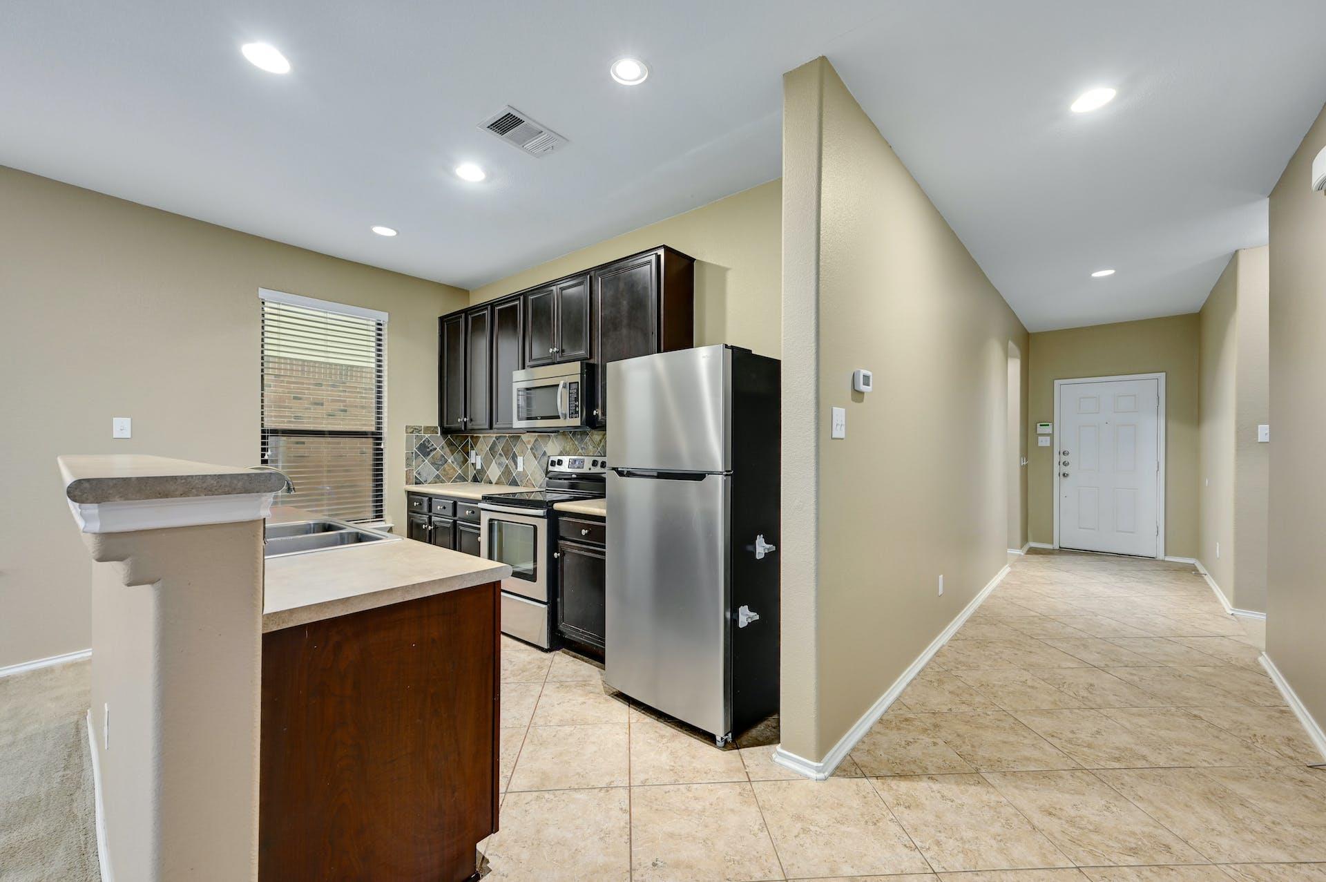 1029 Hyde Park DR