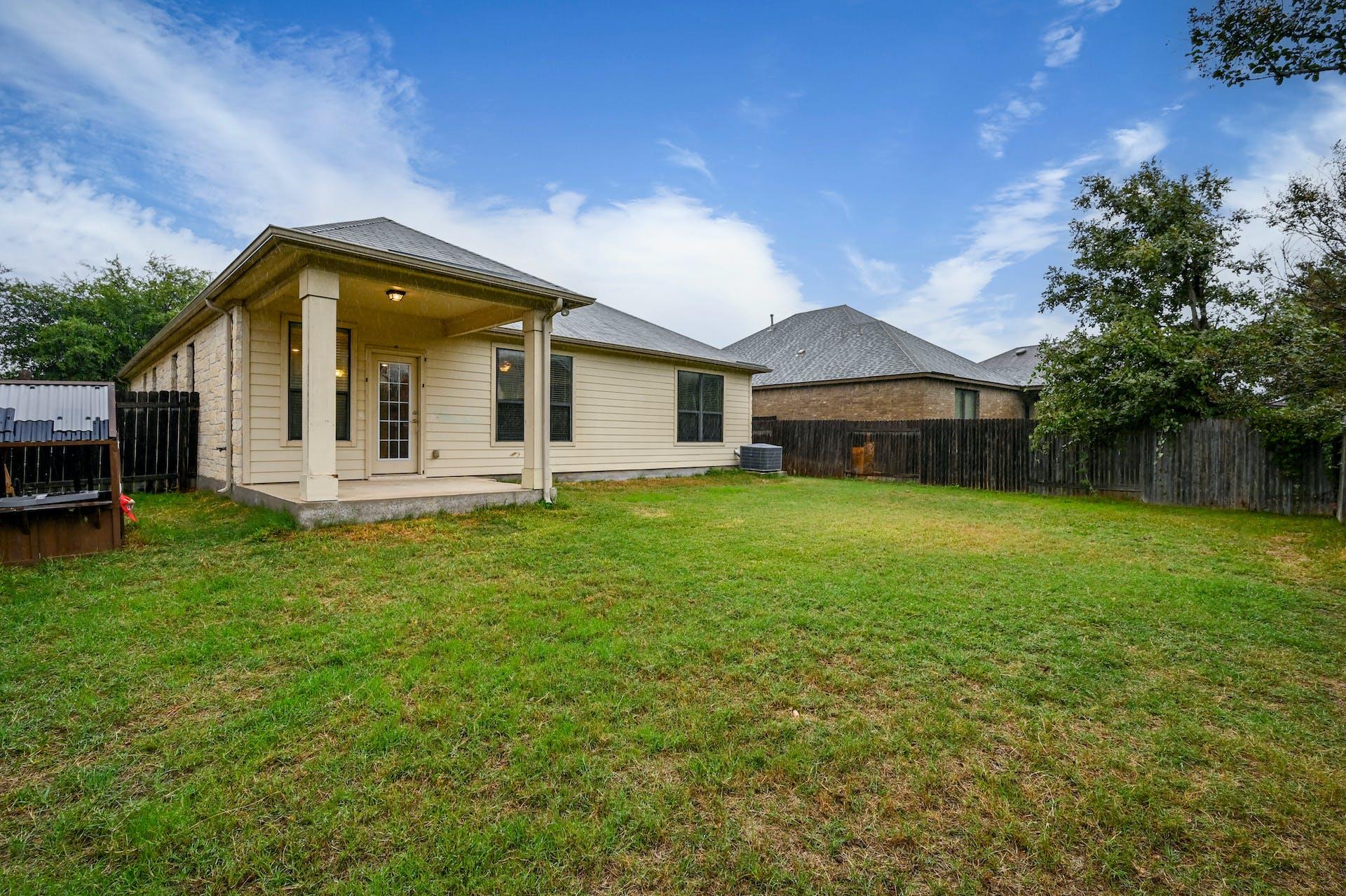1029 Hyde Park DR