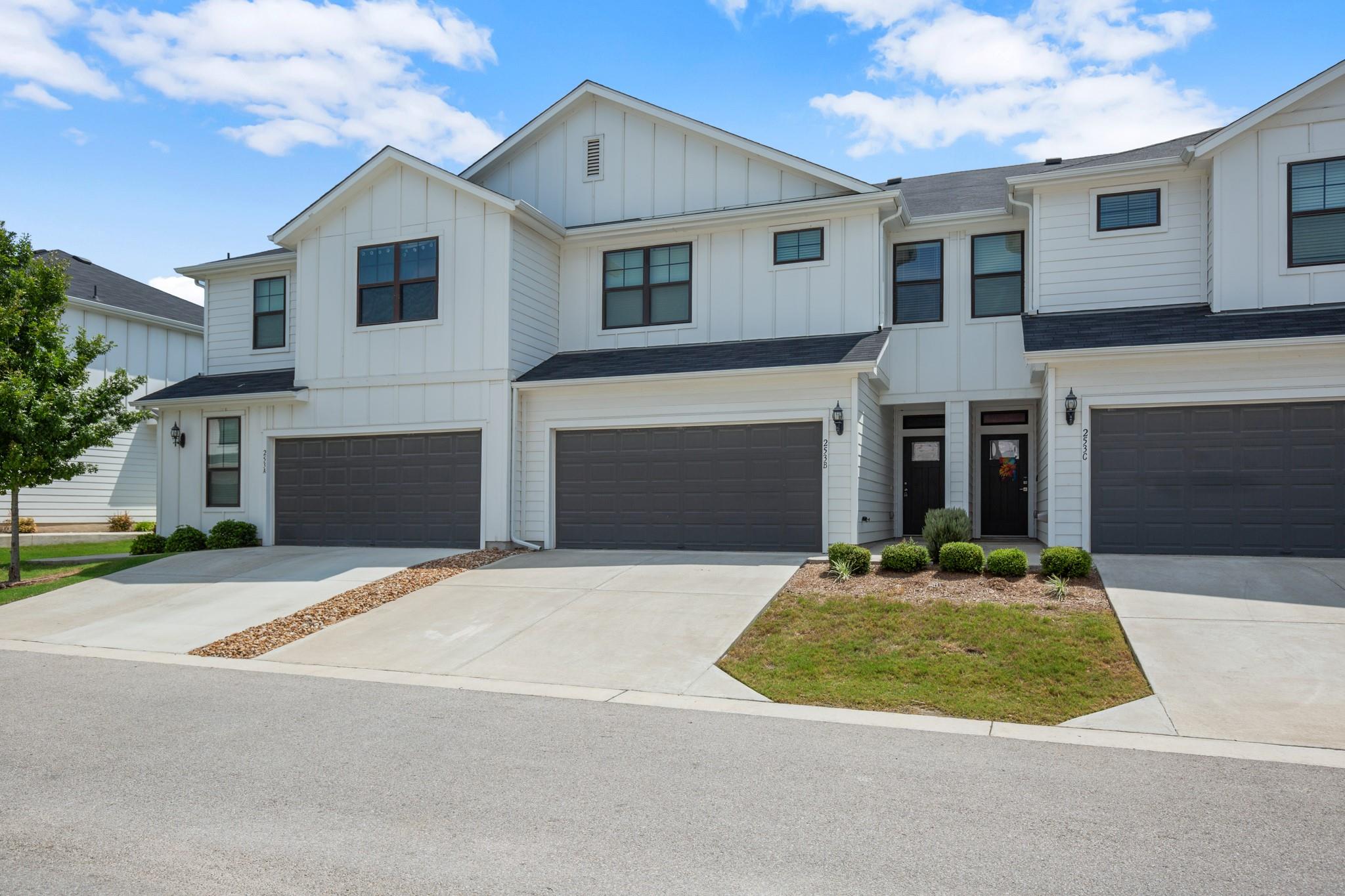 253 FIELDWOOD DR # B