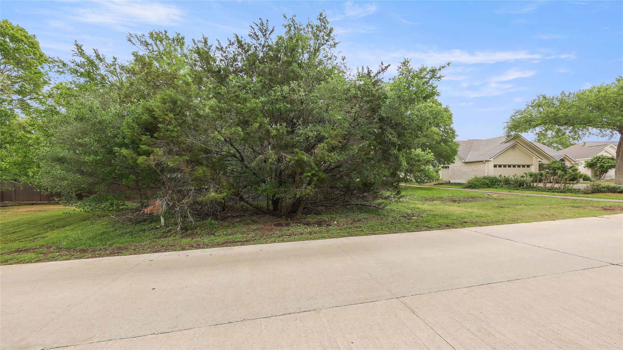 101 BROOKHOLLOW DR