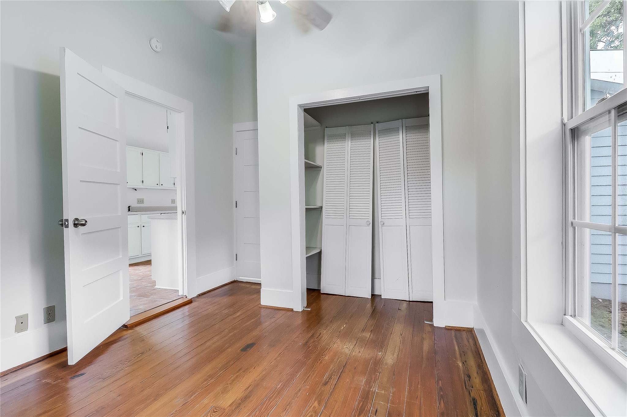 609 W 35th ST