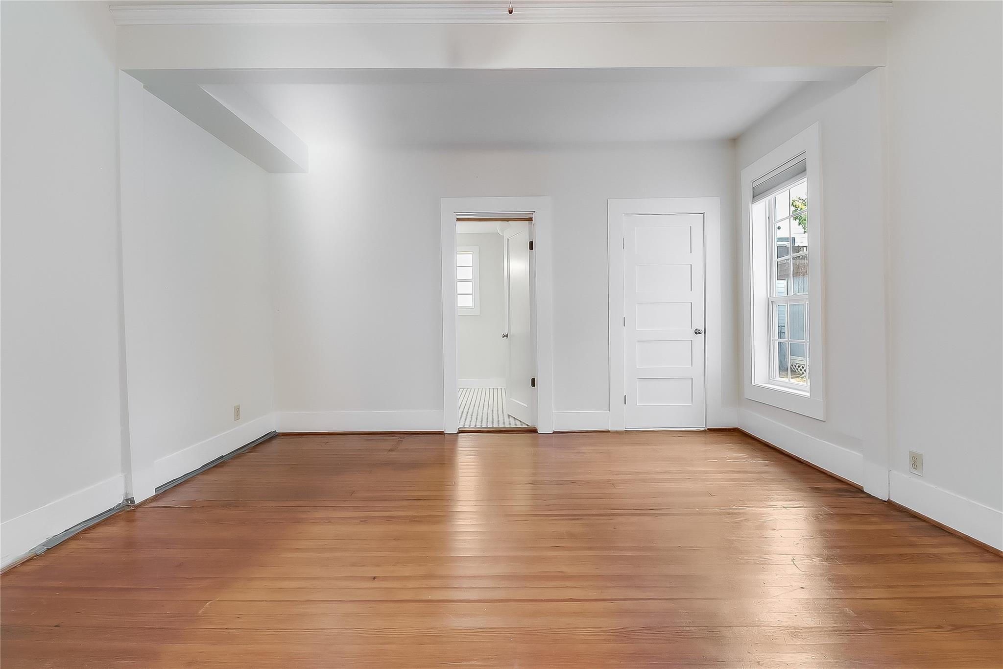609 W 35th ST