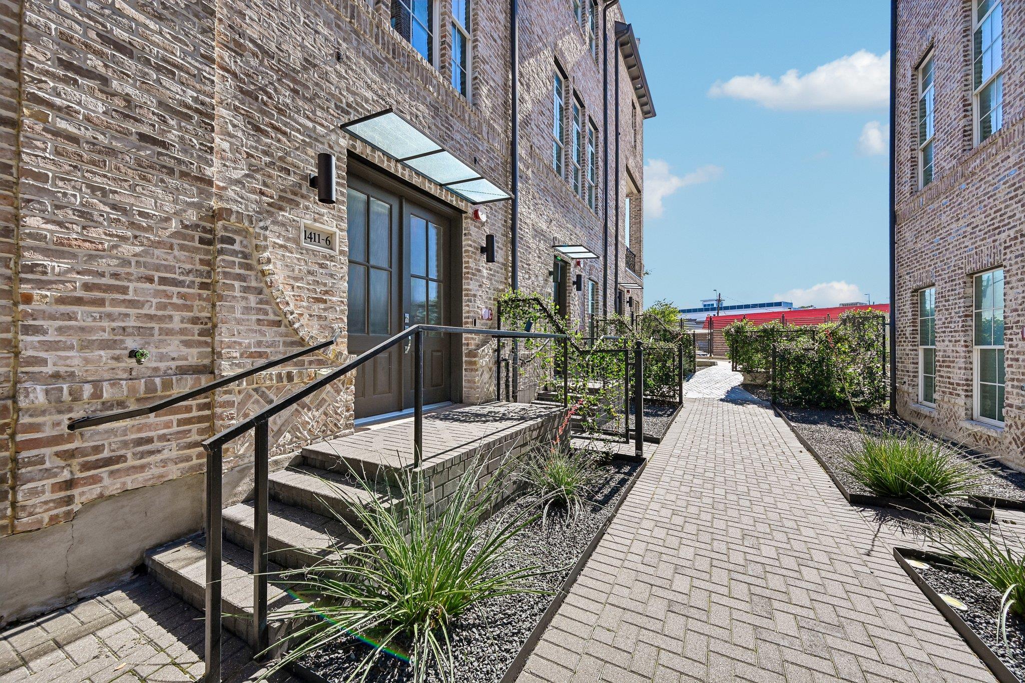1411 Town Creek Dr. # 6