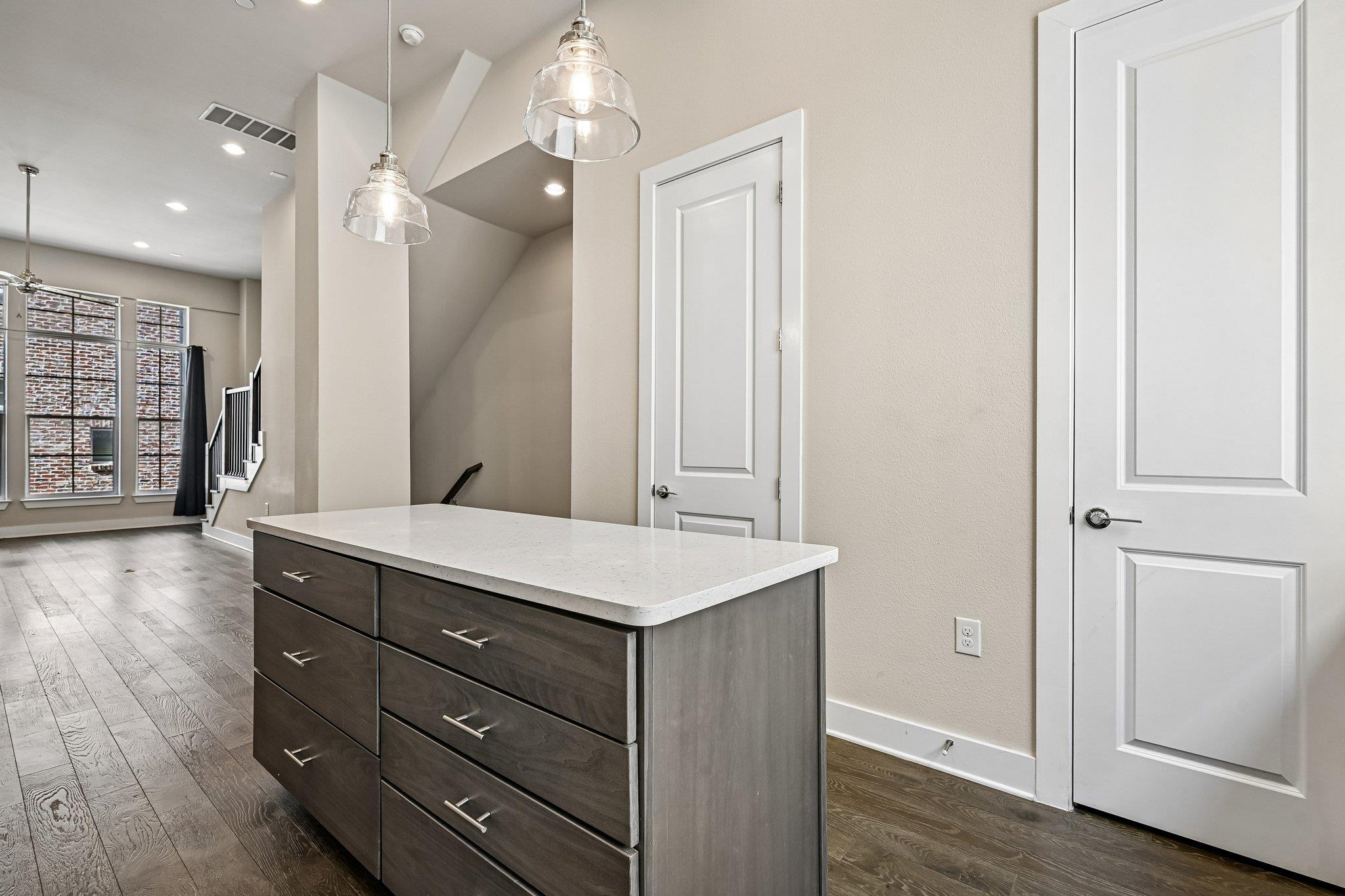 1411 Town Creek Dr. # 6