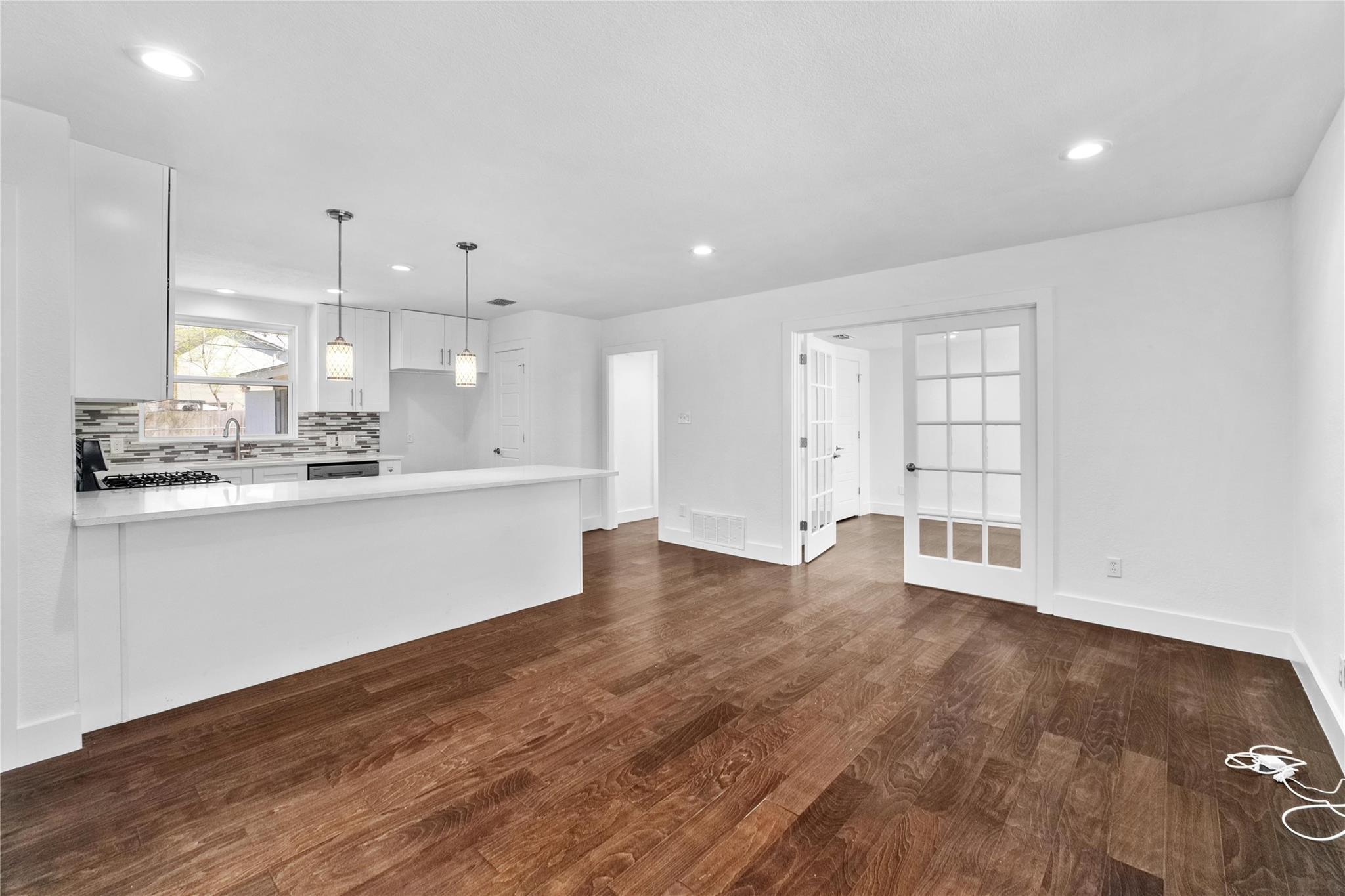 6414 Kenilworth DR