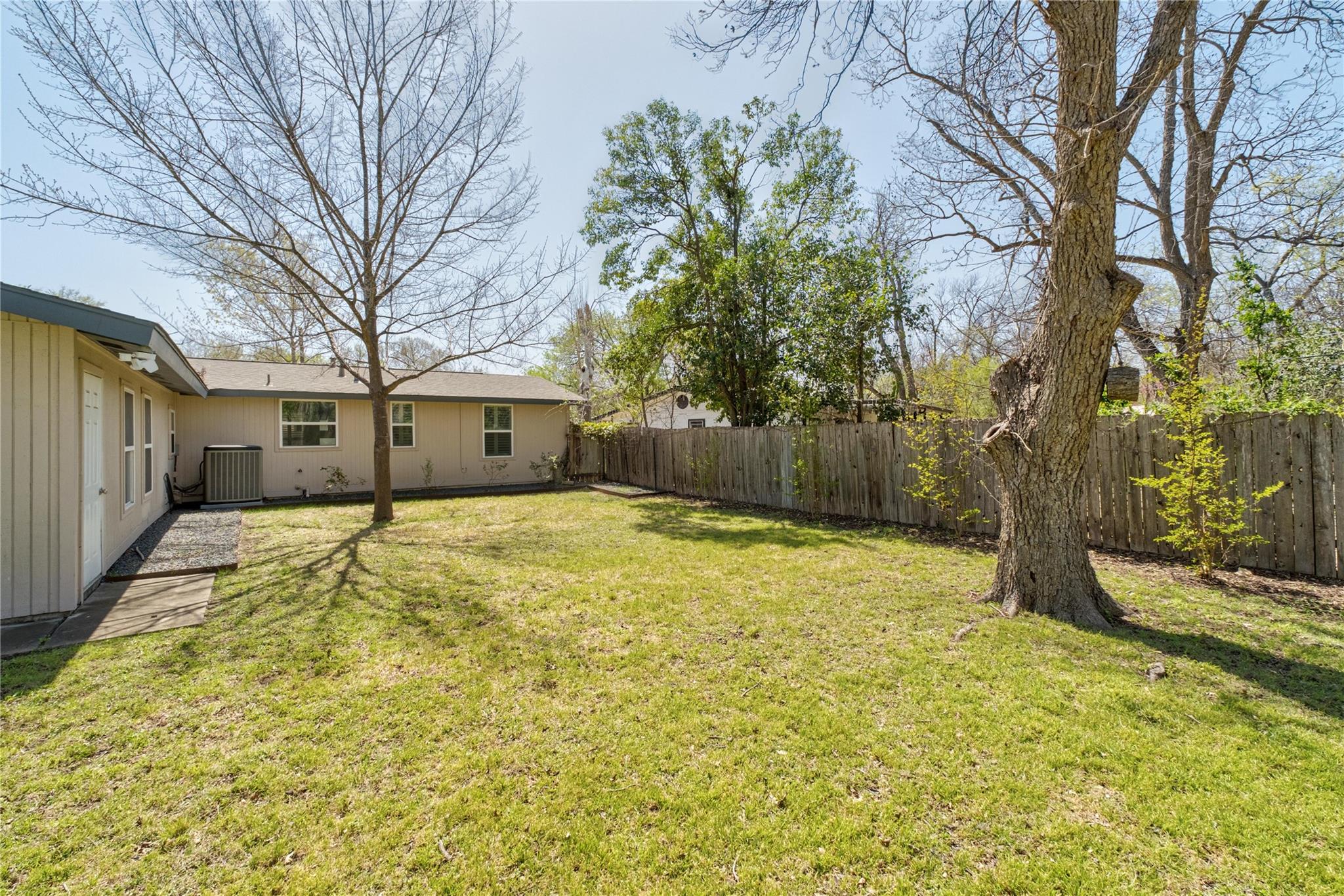 6414 Kenilworth DR