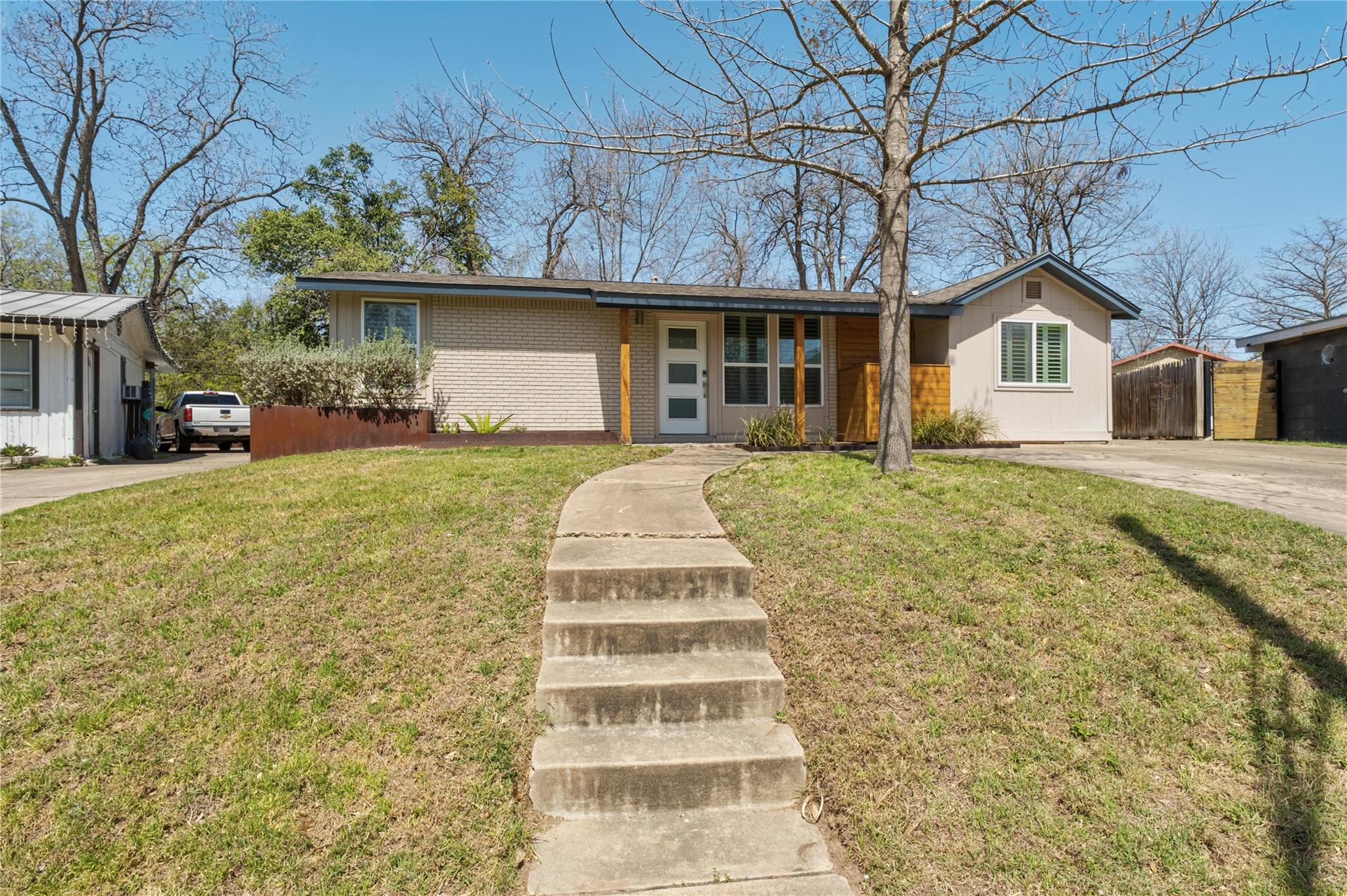 6414 Kenilworth DR