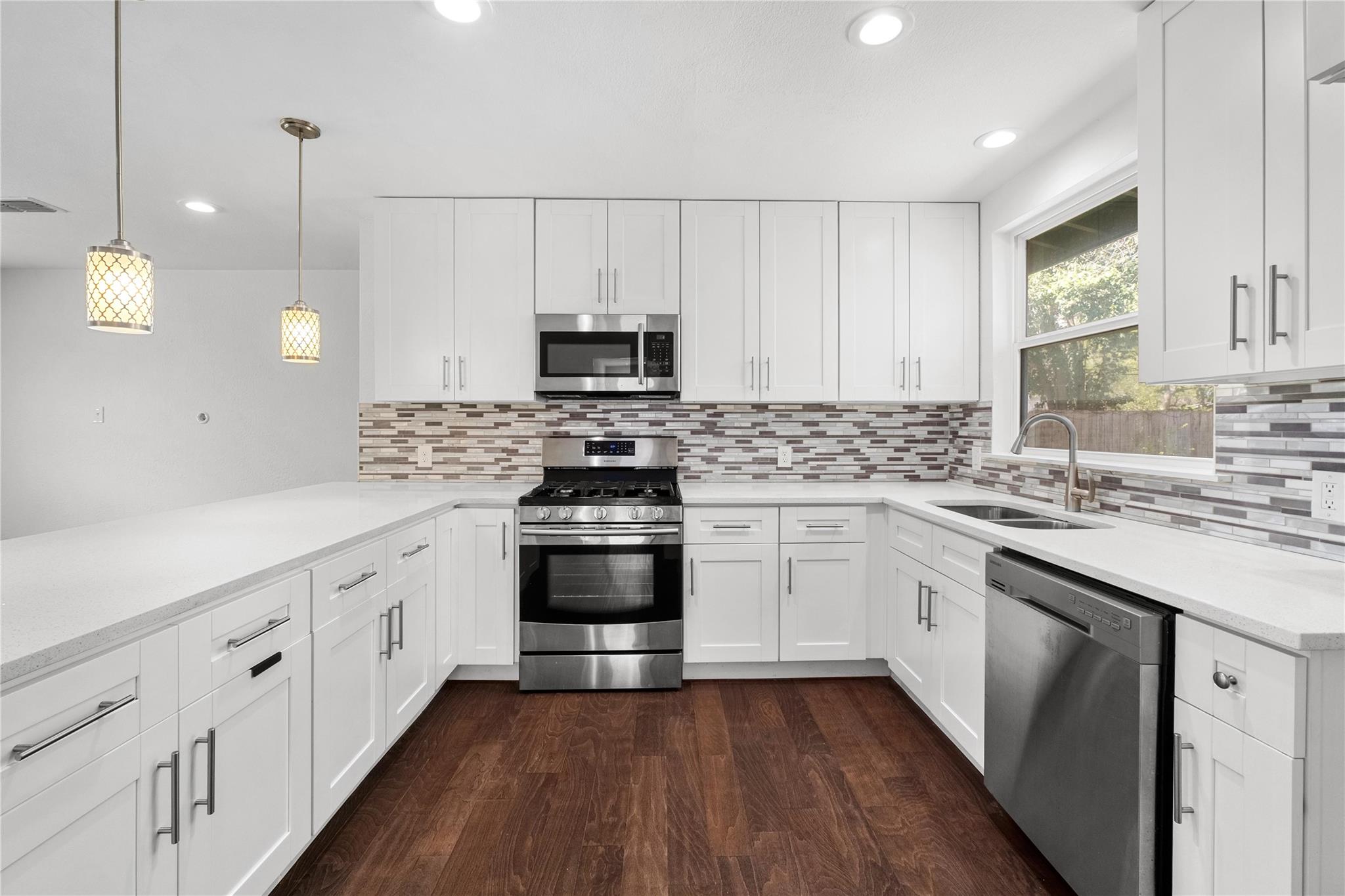 6414 Kenilworth DR