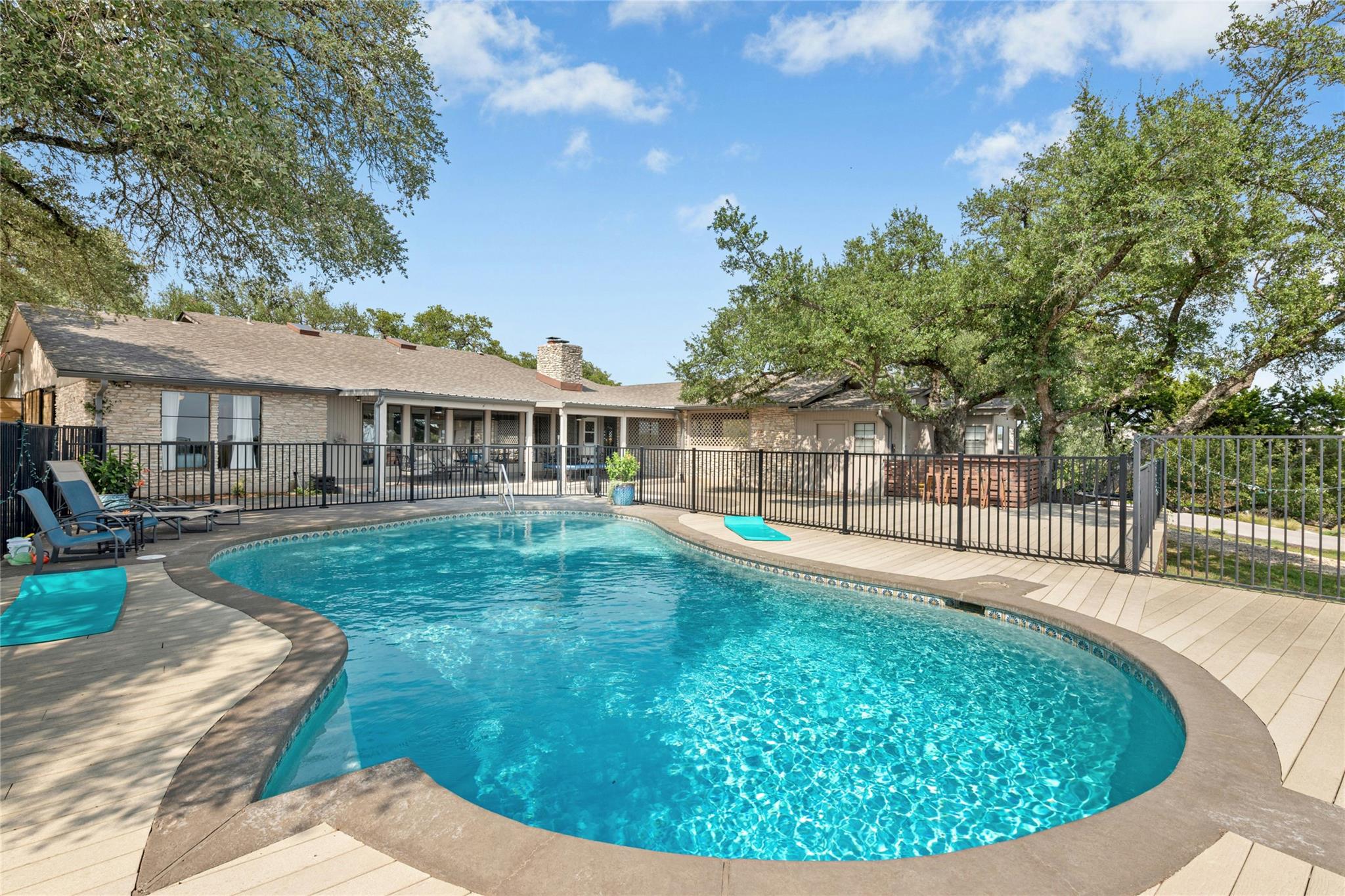 110 Longhorn LN