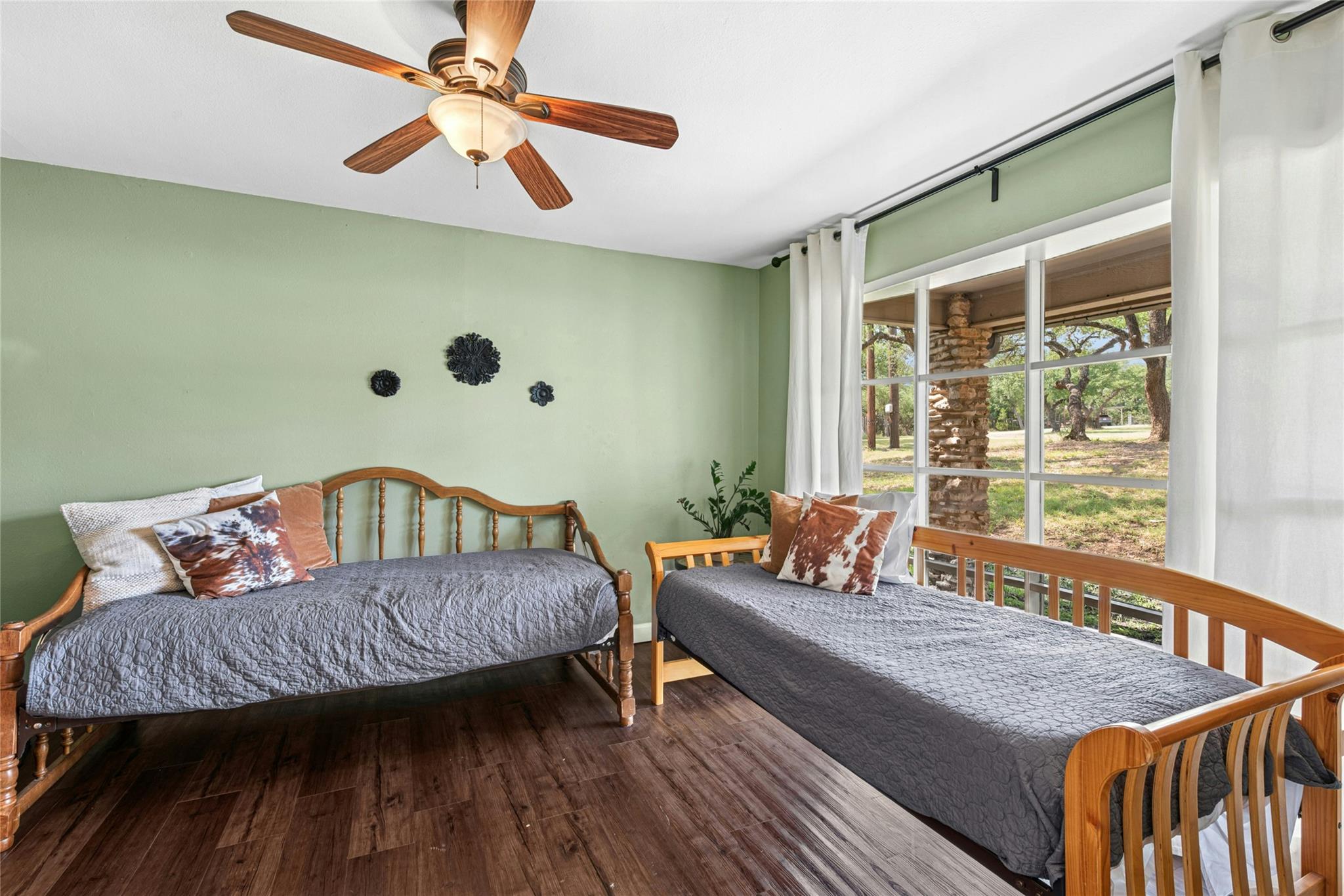 110 Longhorn LN