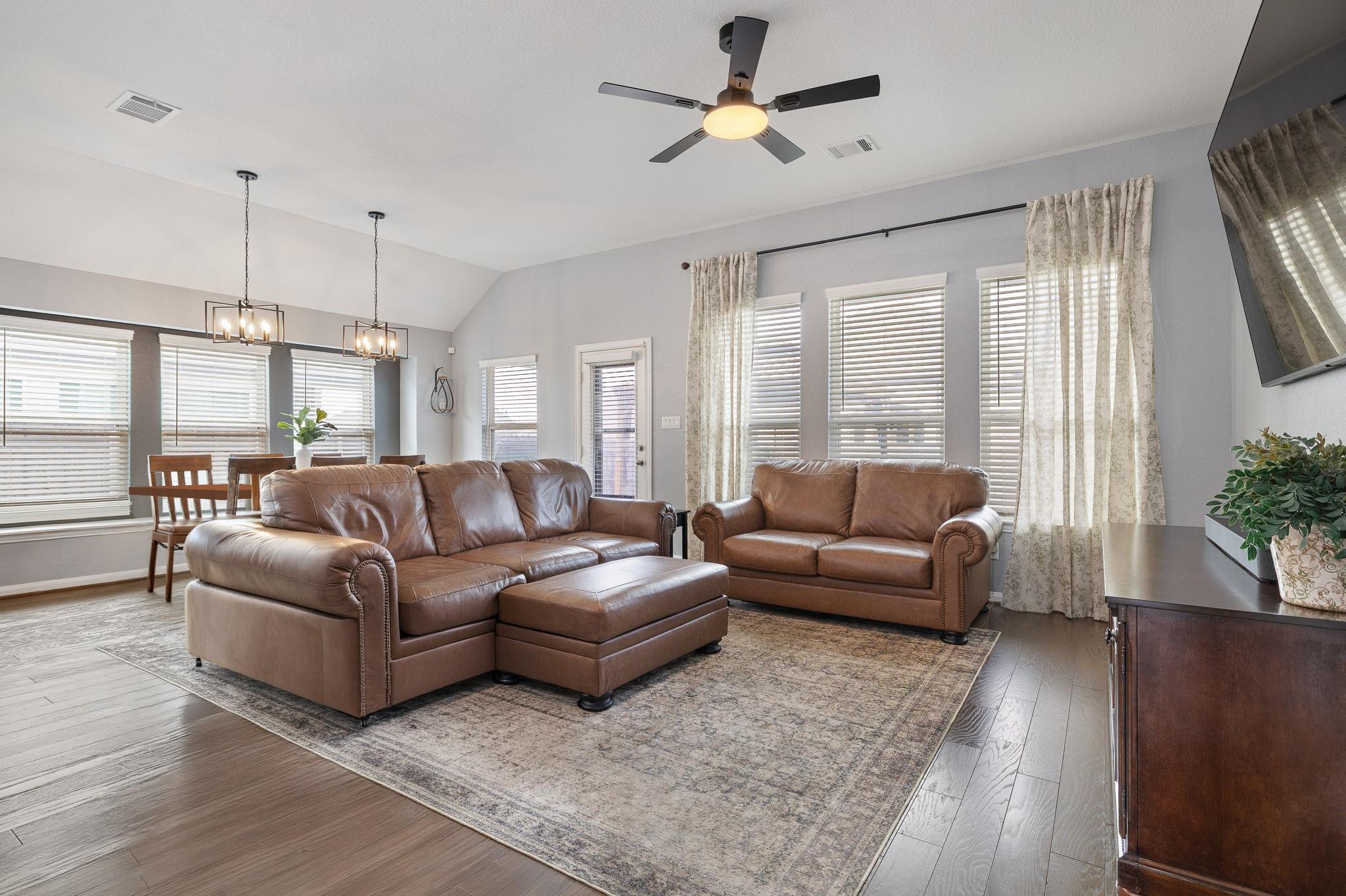 153 Coronella DR