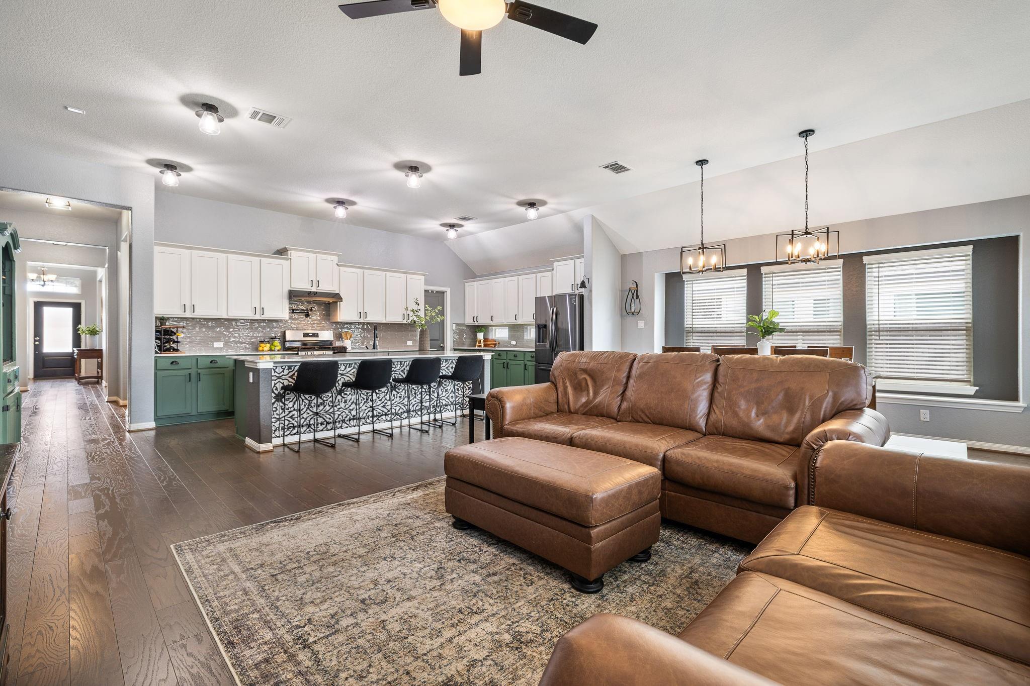 153 Coronella DR