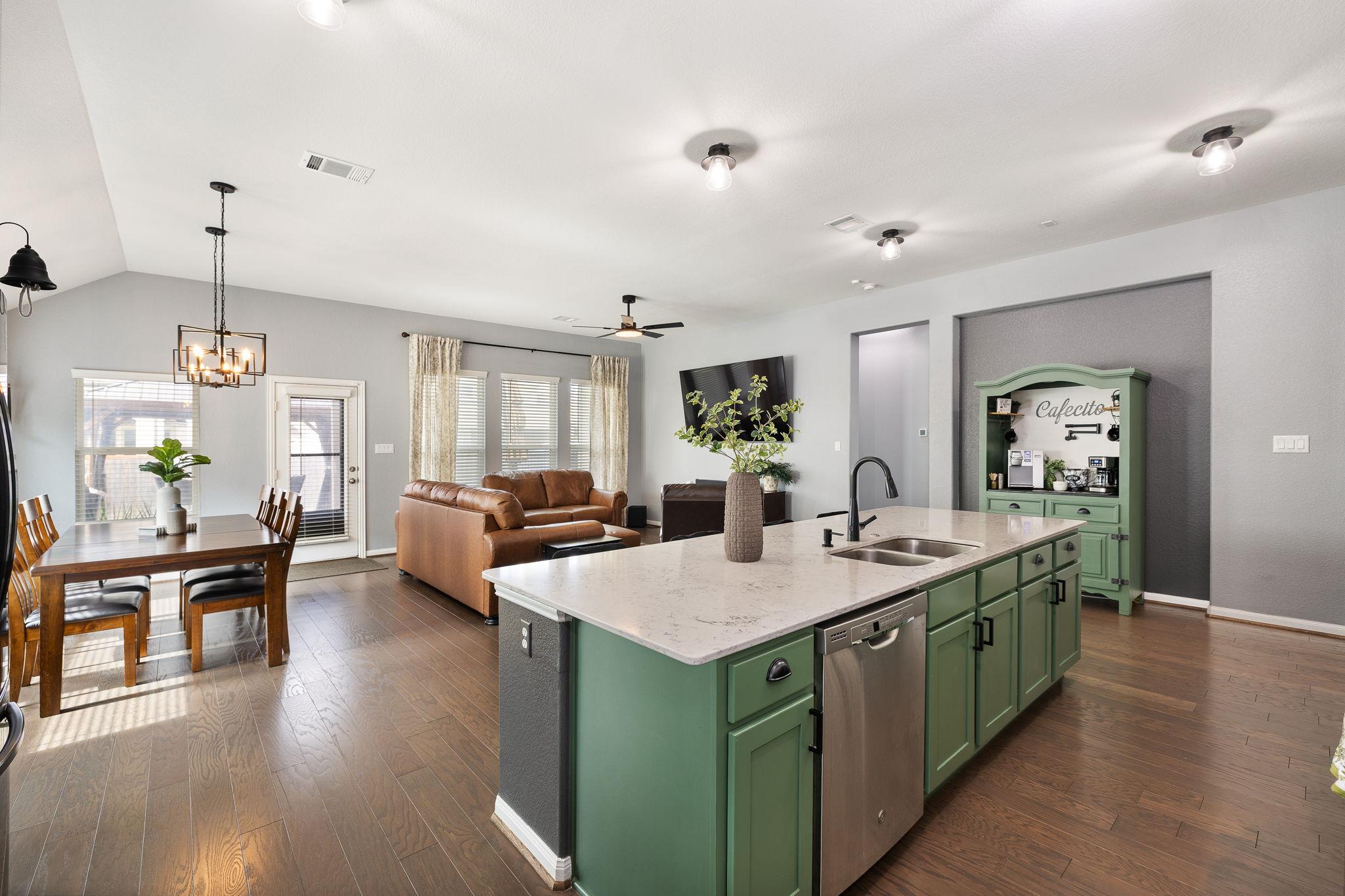 153 Coronella DR