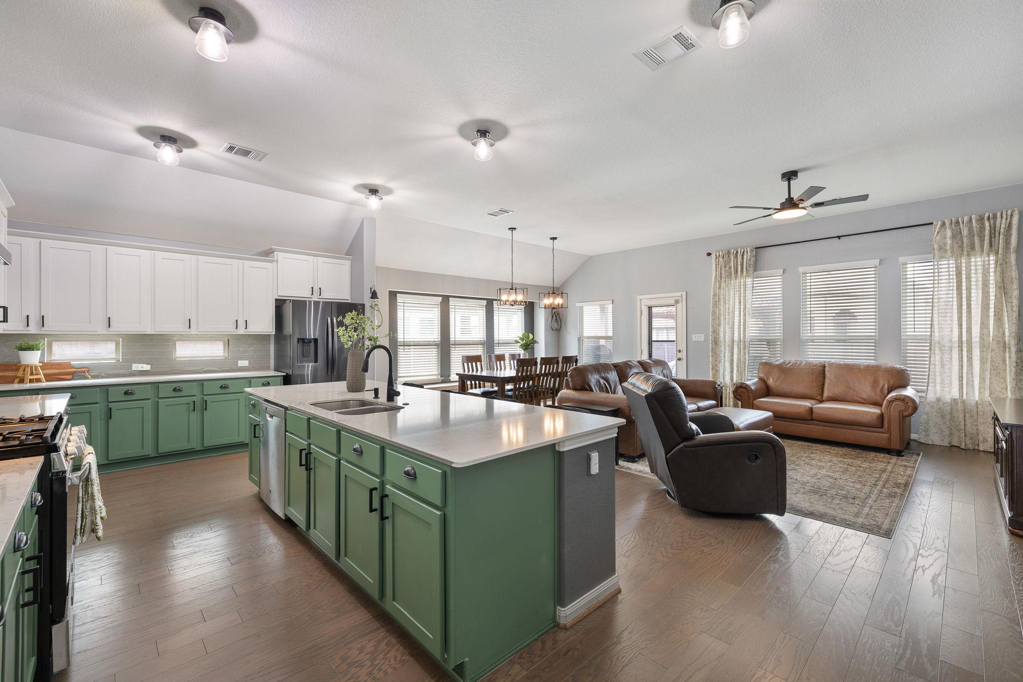 153 Coronella DR