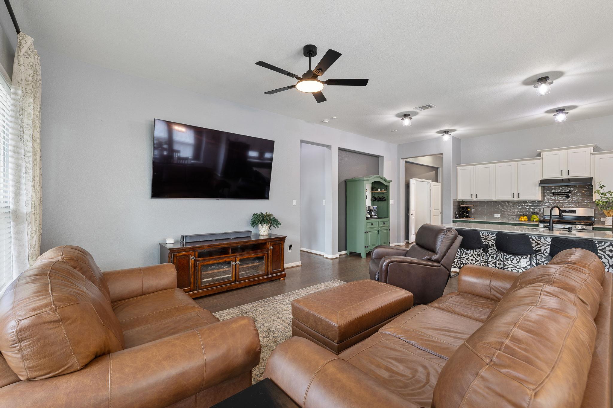 153 Coronella DR