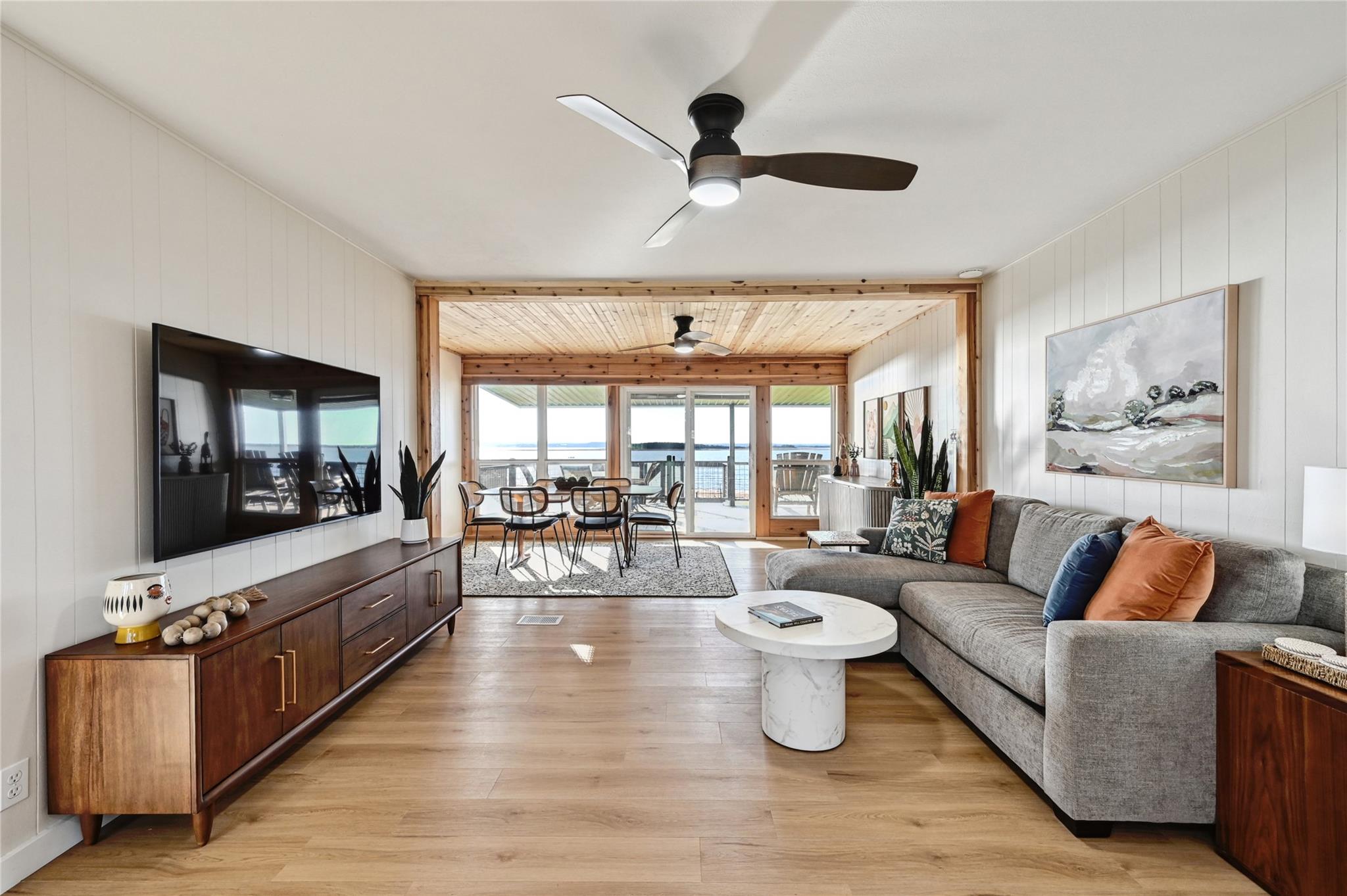 611 Lakeshore LOOP