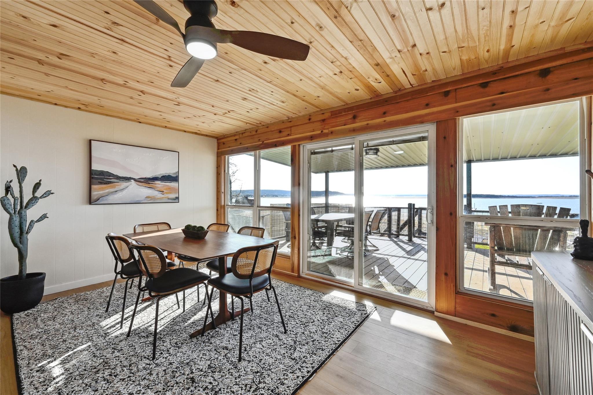 611 Lakeshore LOOP