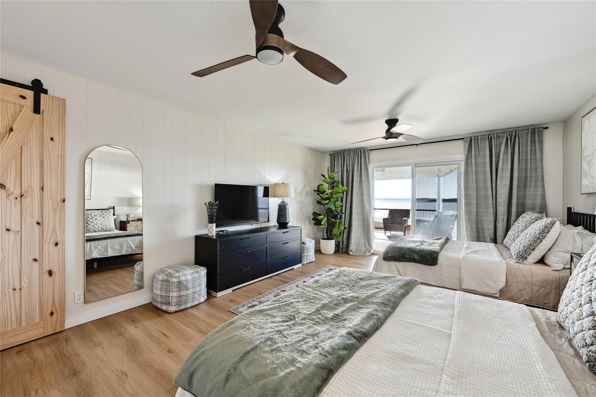 611 Lakeshore LOOP