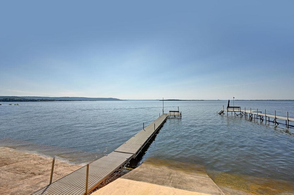 611 Lakeshore LOOP